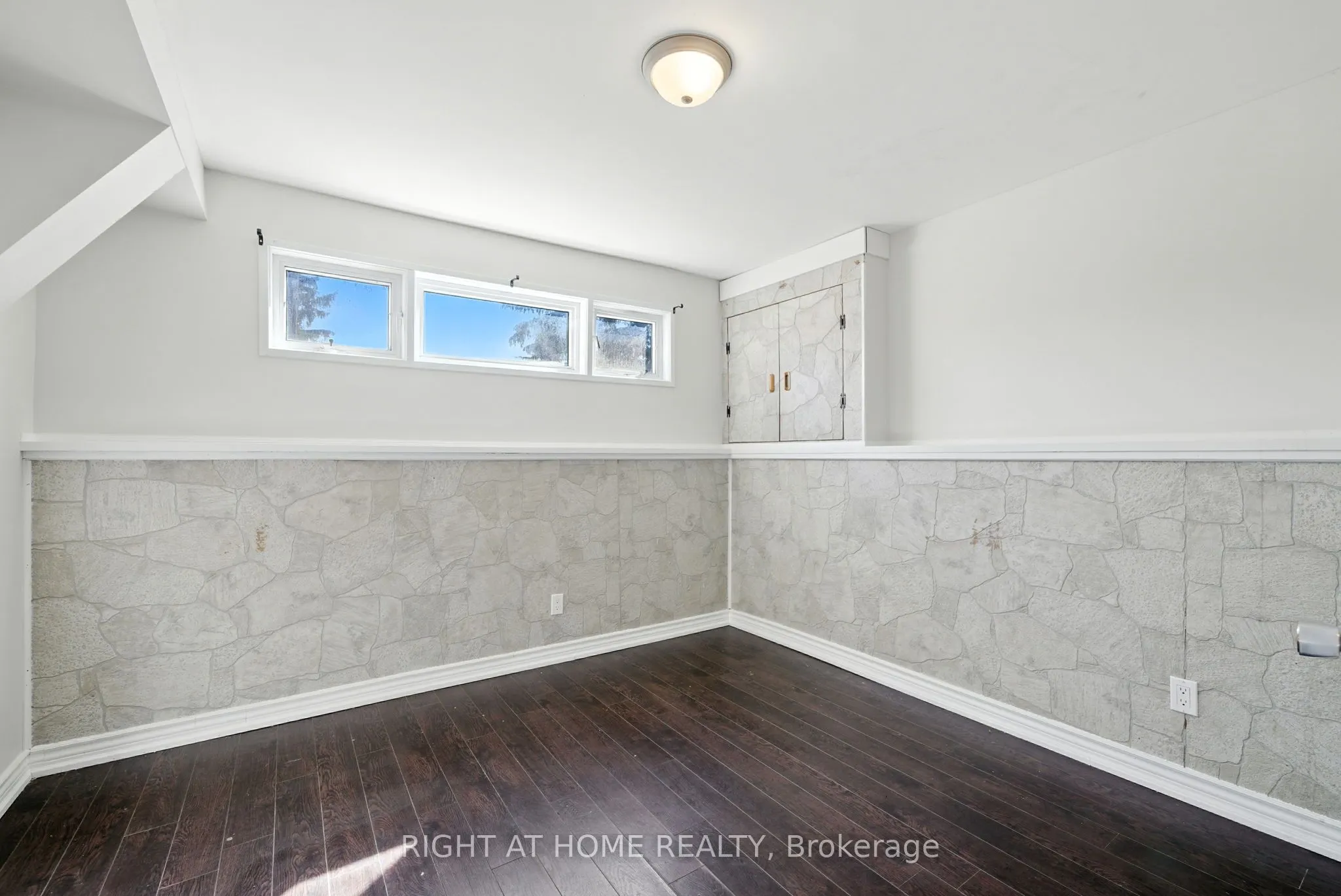 1045 High Street
