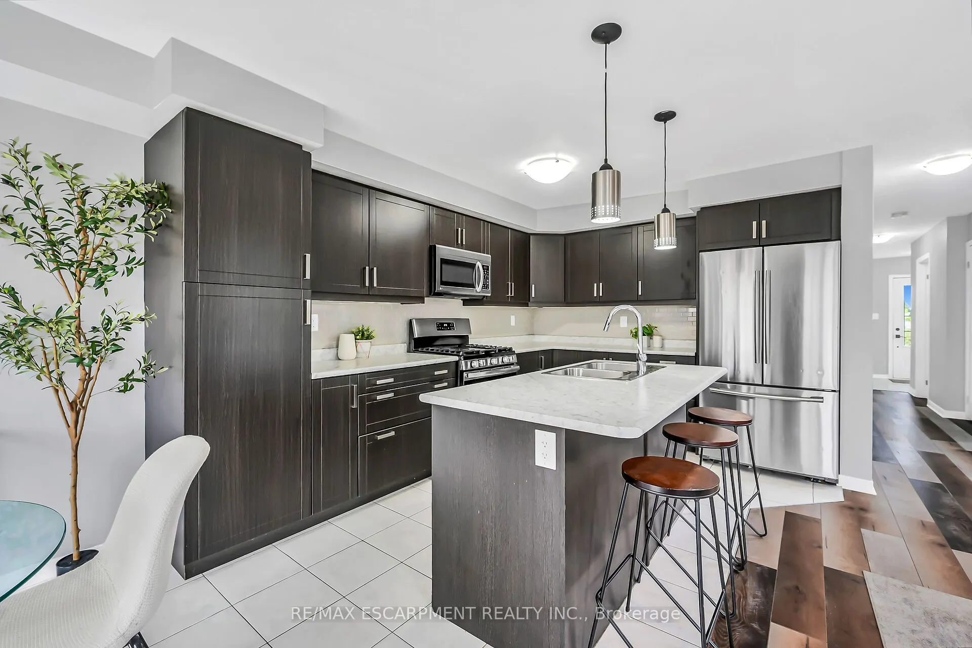 143 Thompson Road