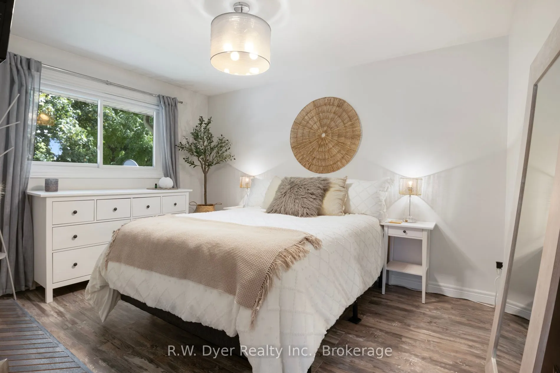 49 Lauris Avenue