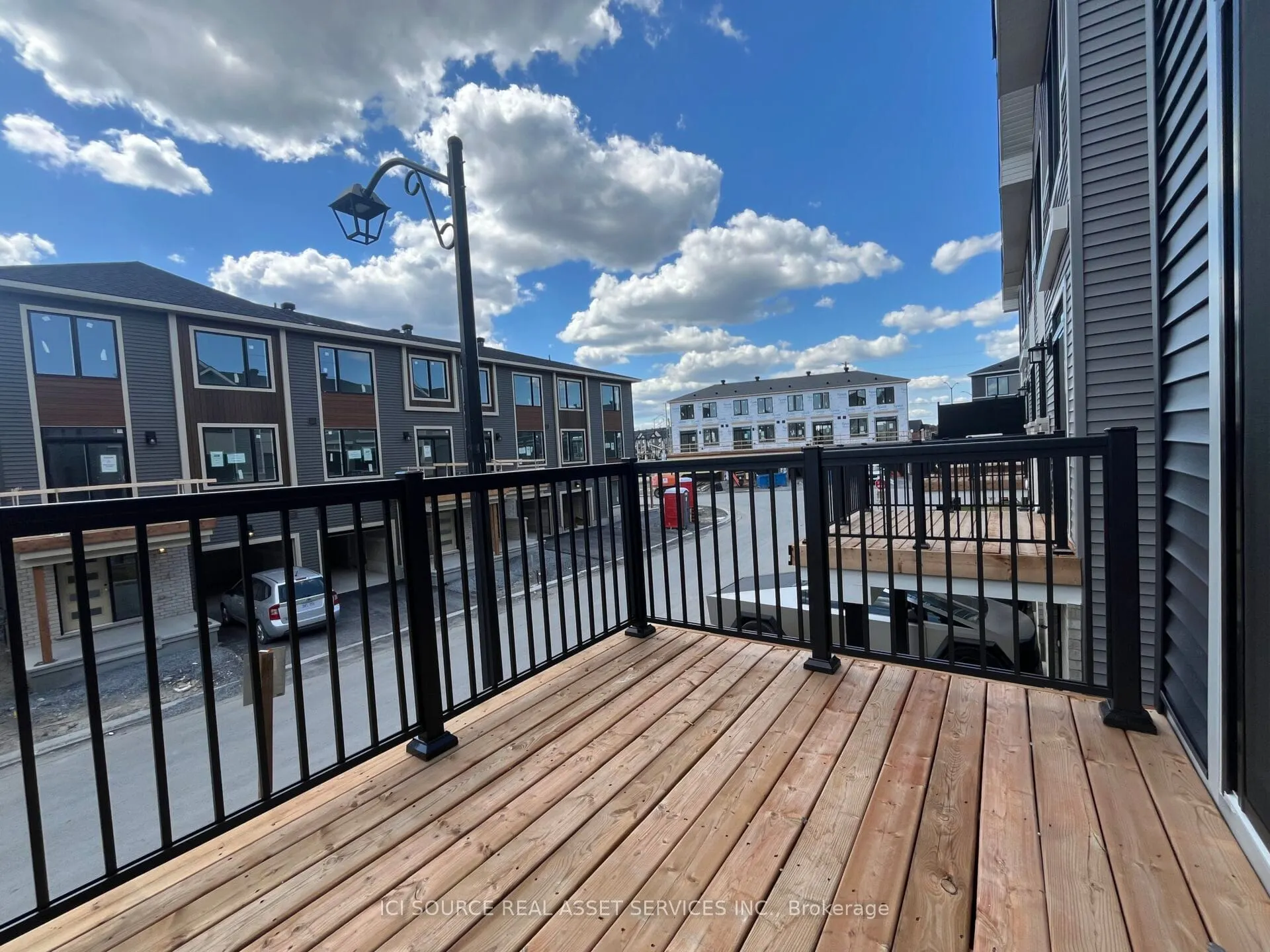 418 Silverberry Private