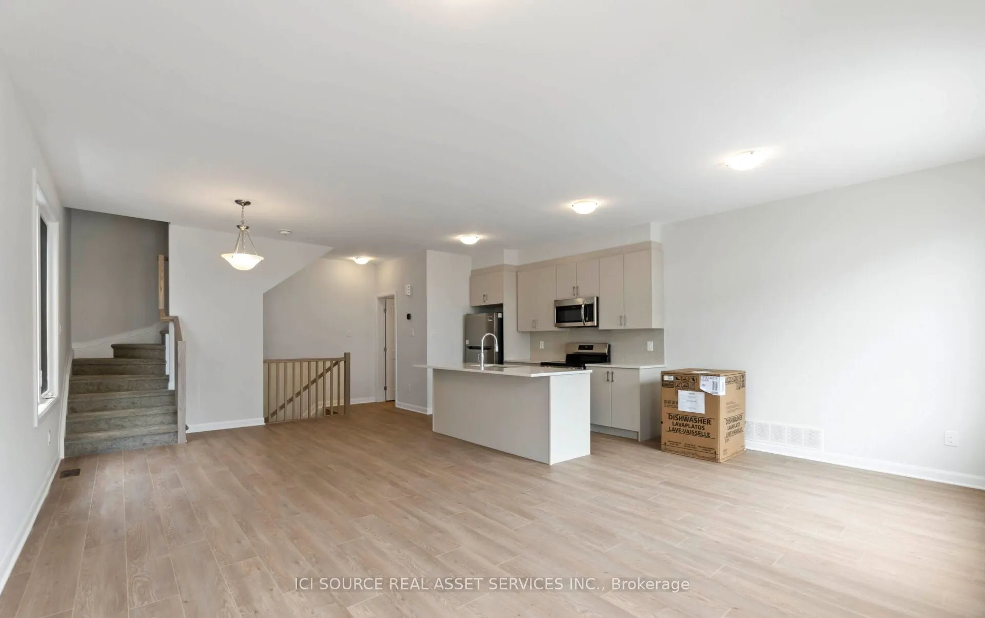 418 Silverberry Private