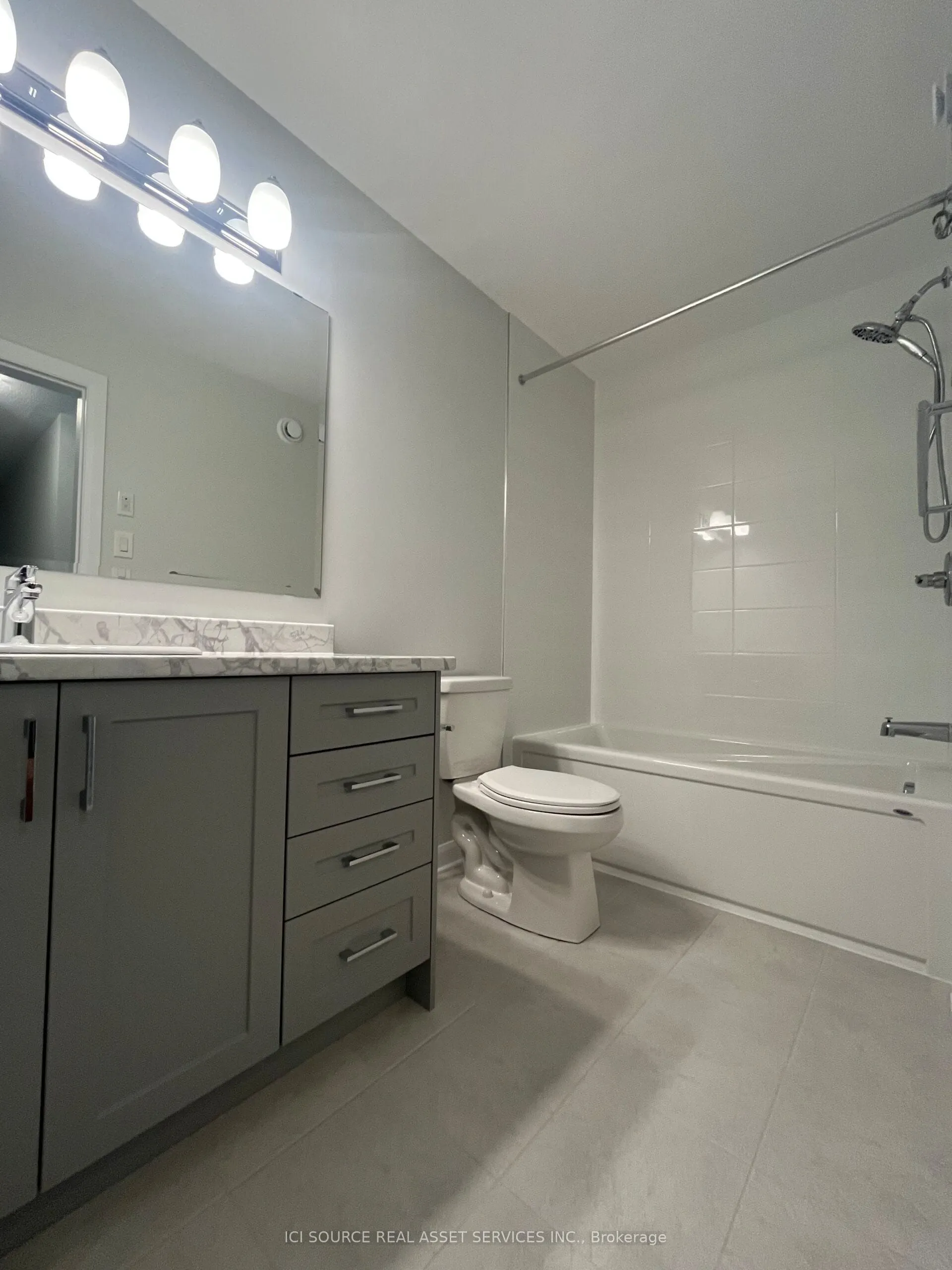 418 Silverberry Private