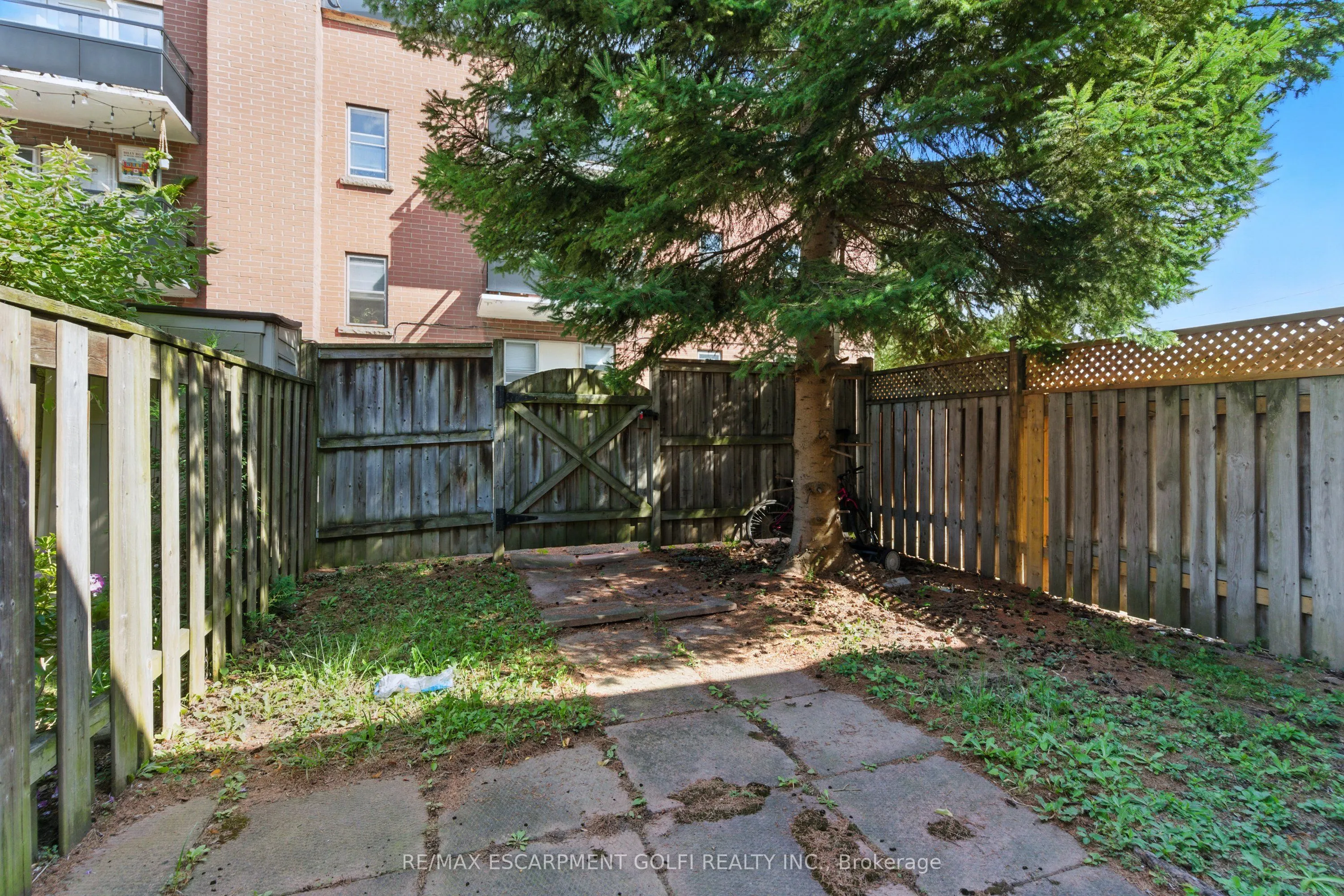 24 Macklin Street N, #0