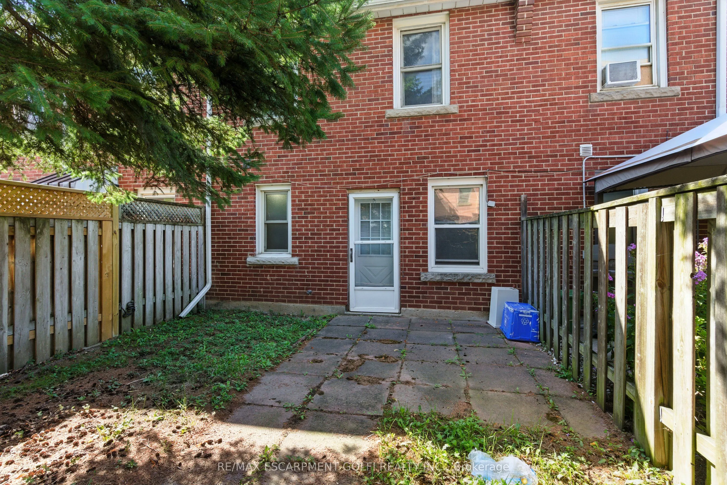 24 Macklin Street N, #0