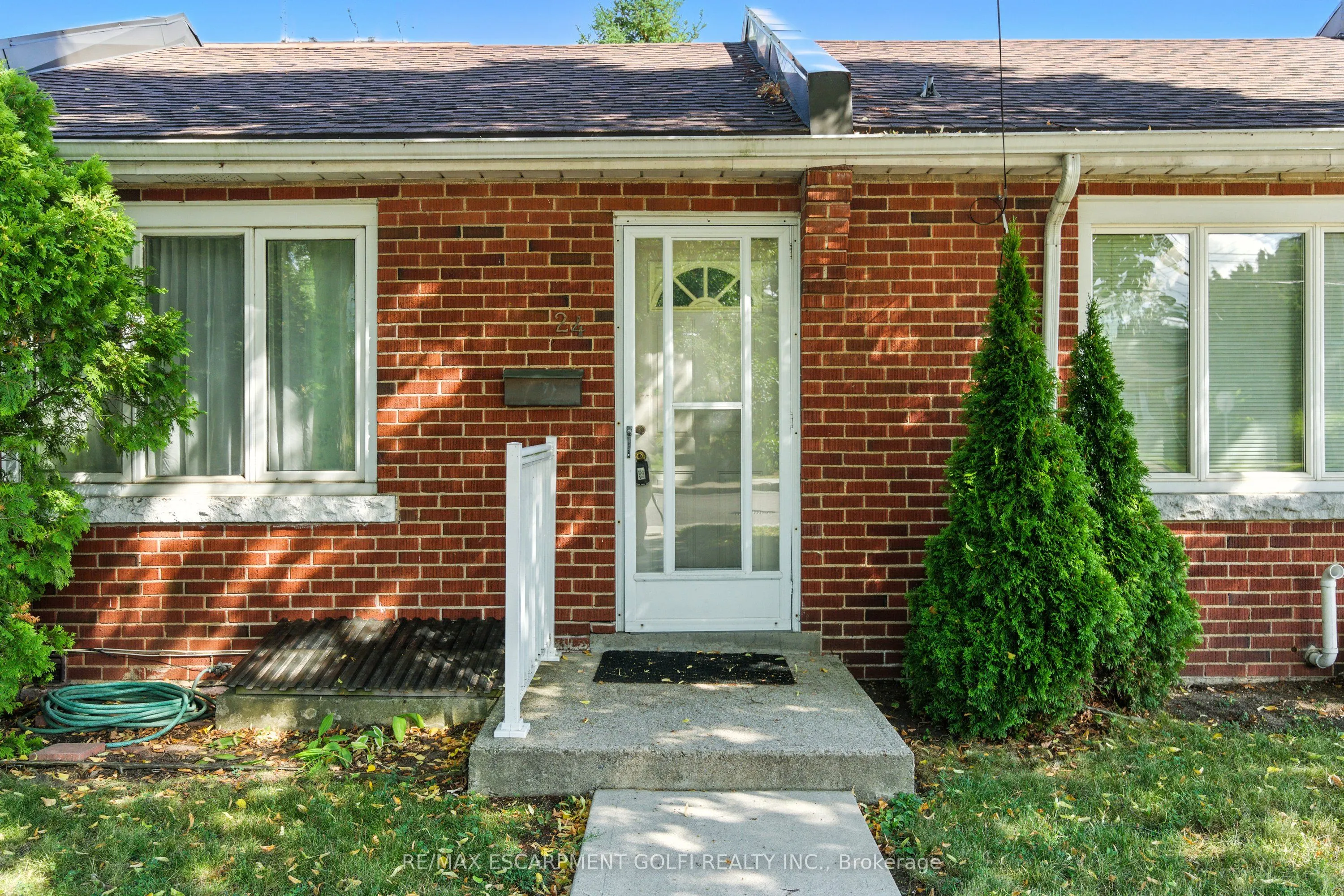 24 Macklin Street N, #0