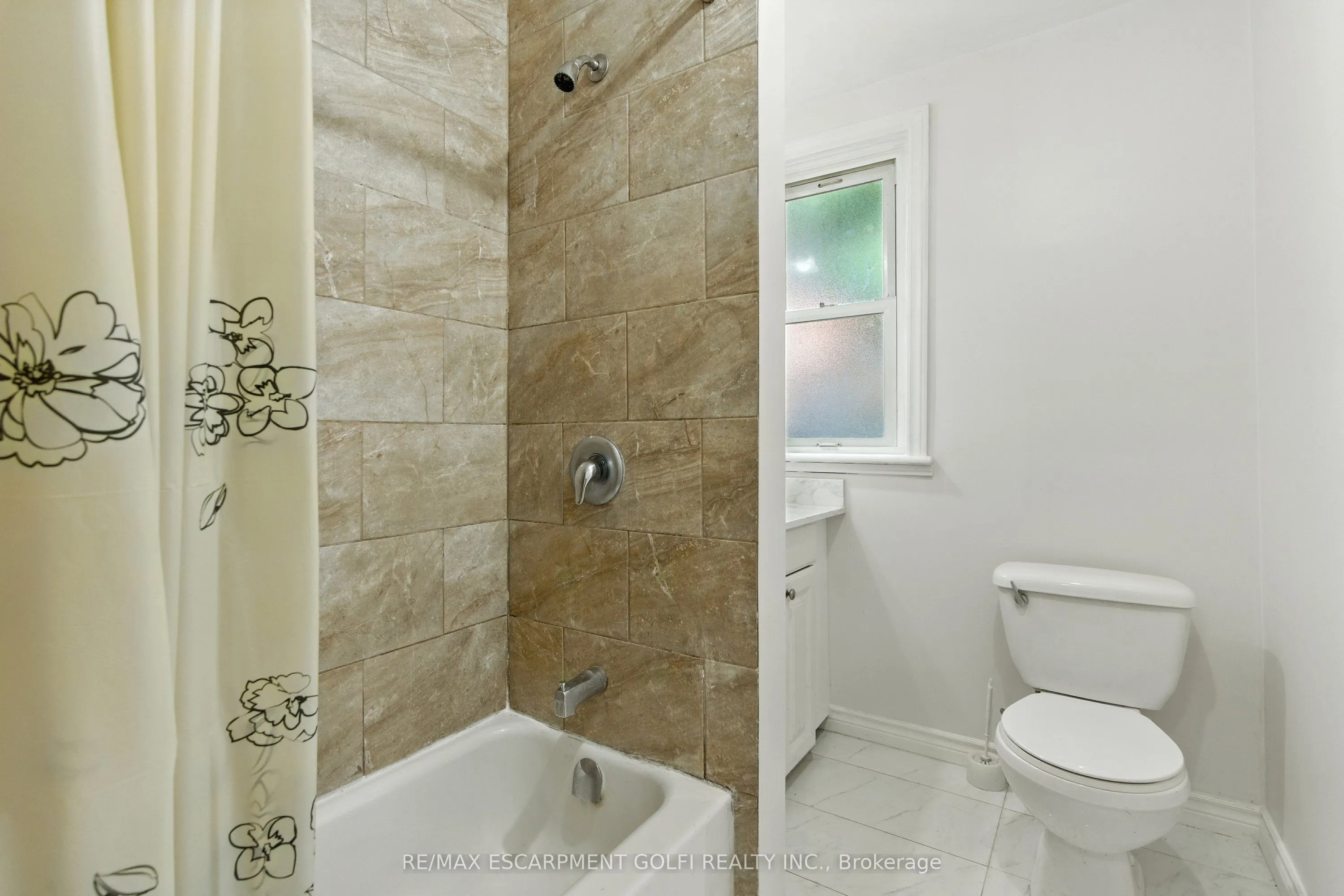 24 Macklin Street N, #0