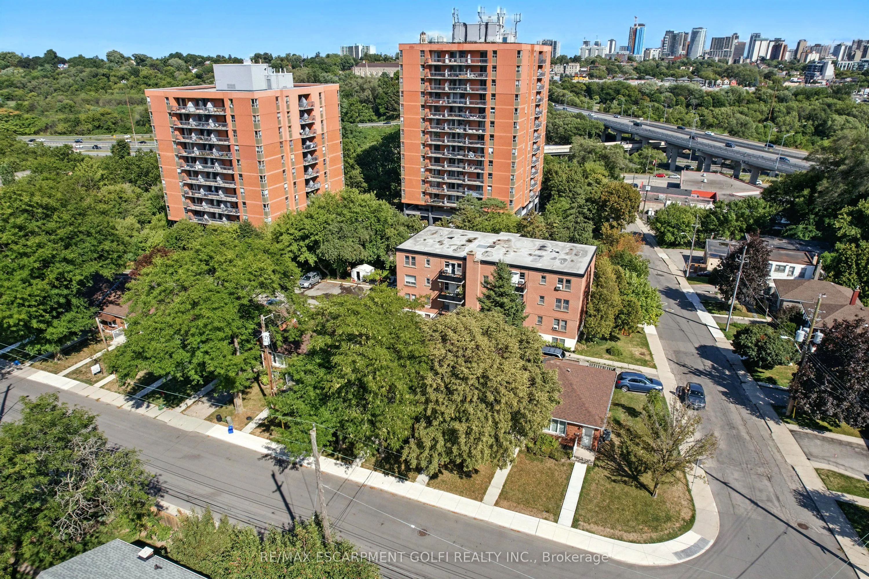 24 Macklin Street N, #0