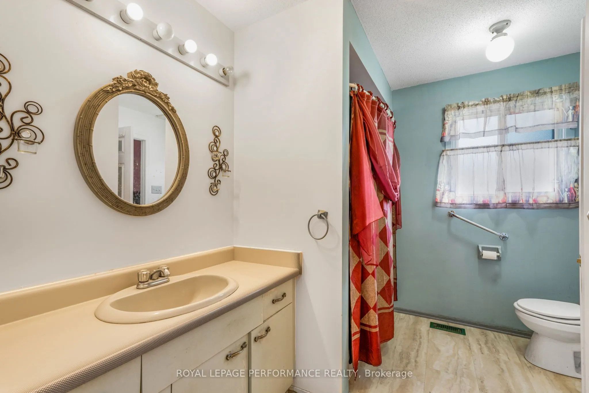 42 Chateau Crescent