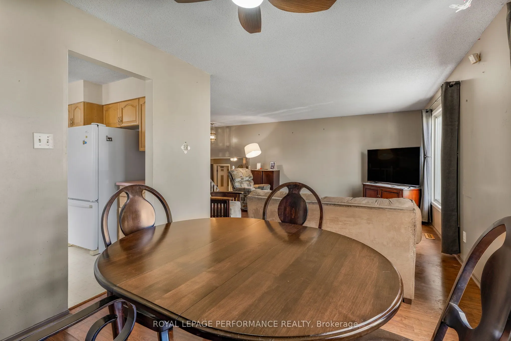 42 Chateau Crescent