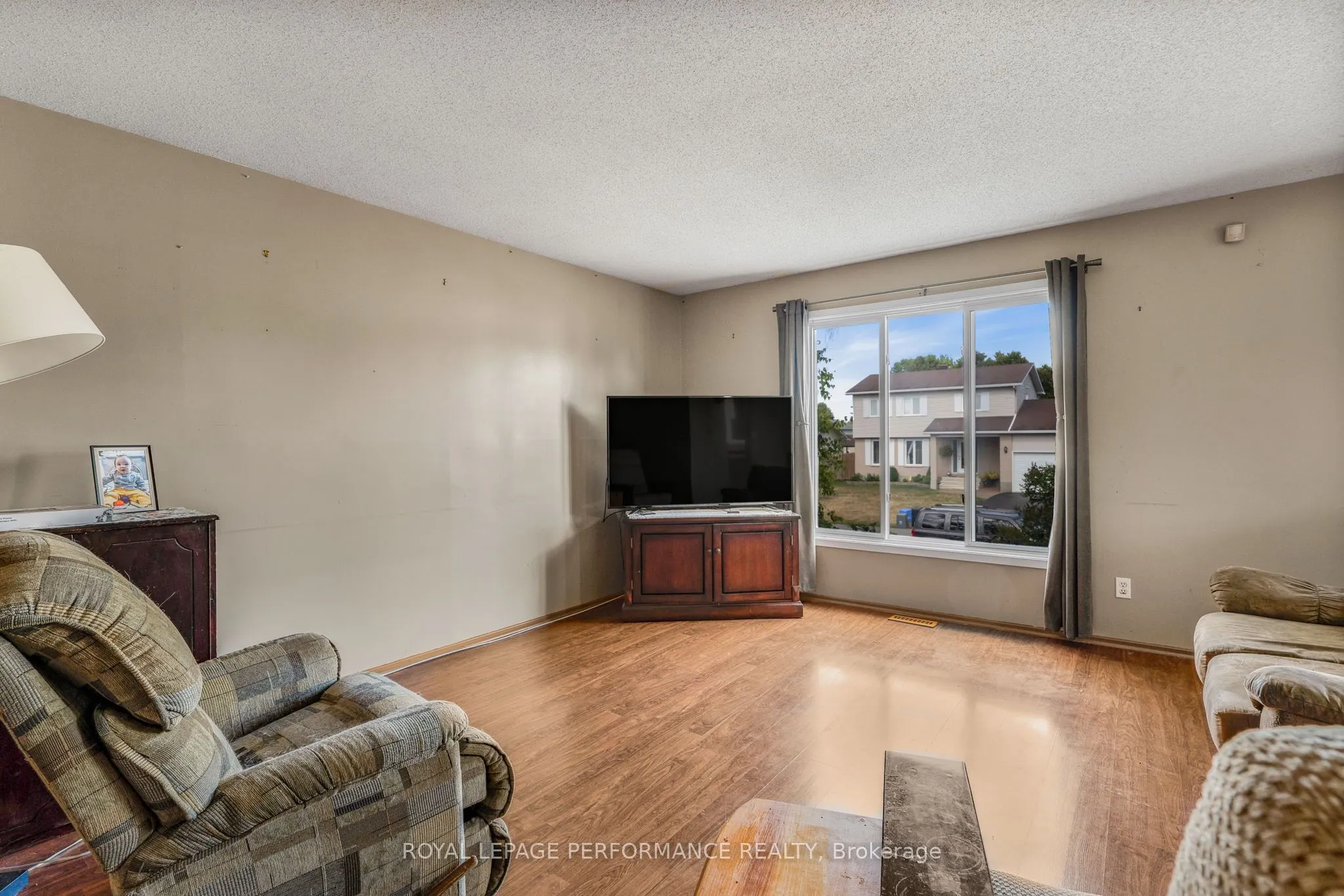 42 Chateau Crescent