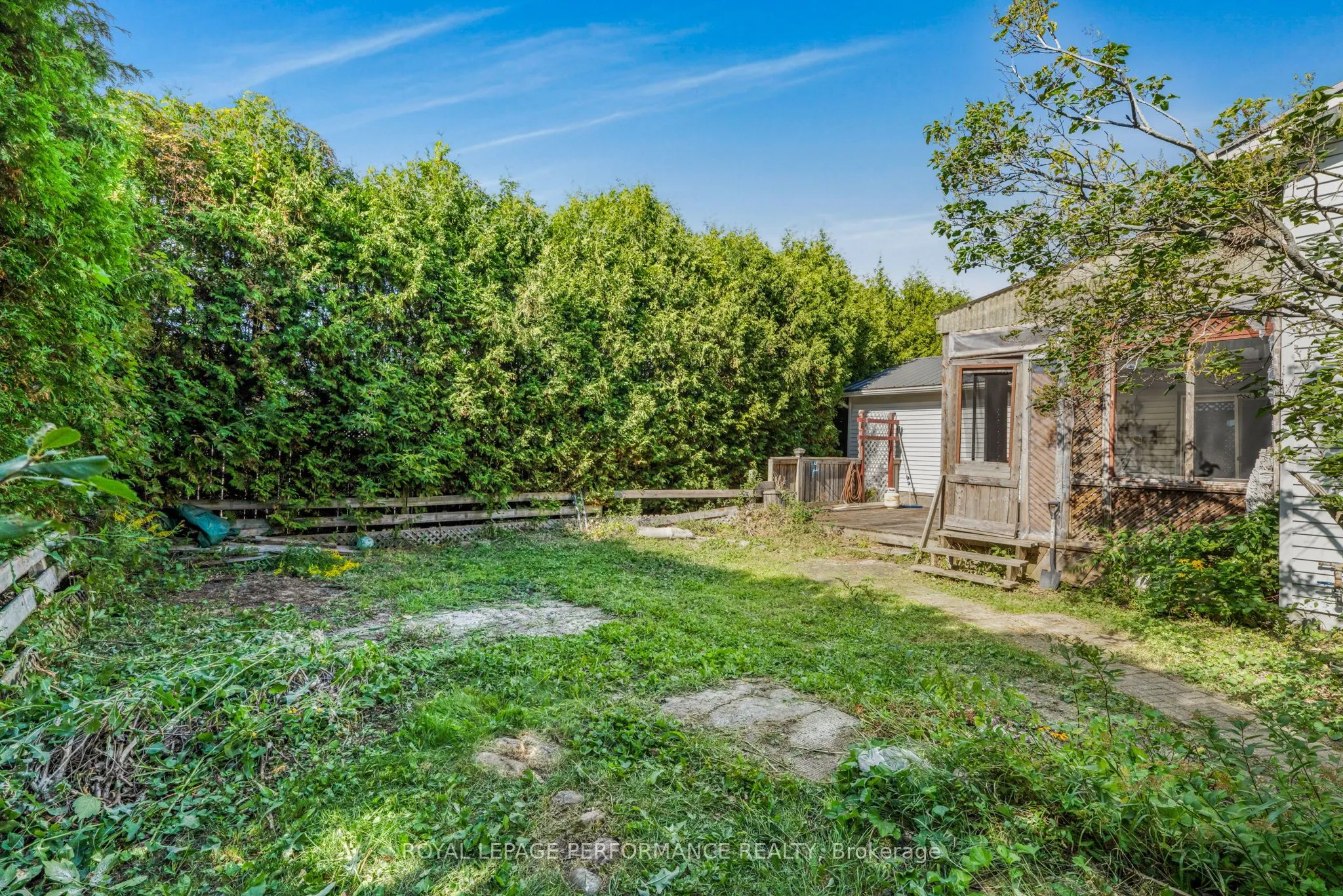 42 Chateau Crescent