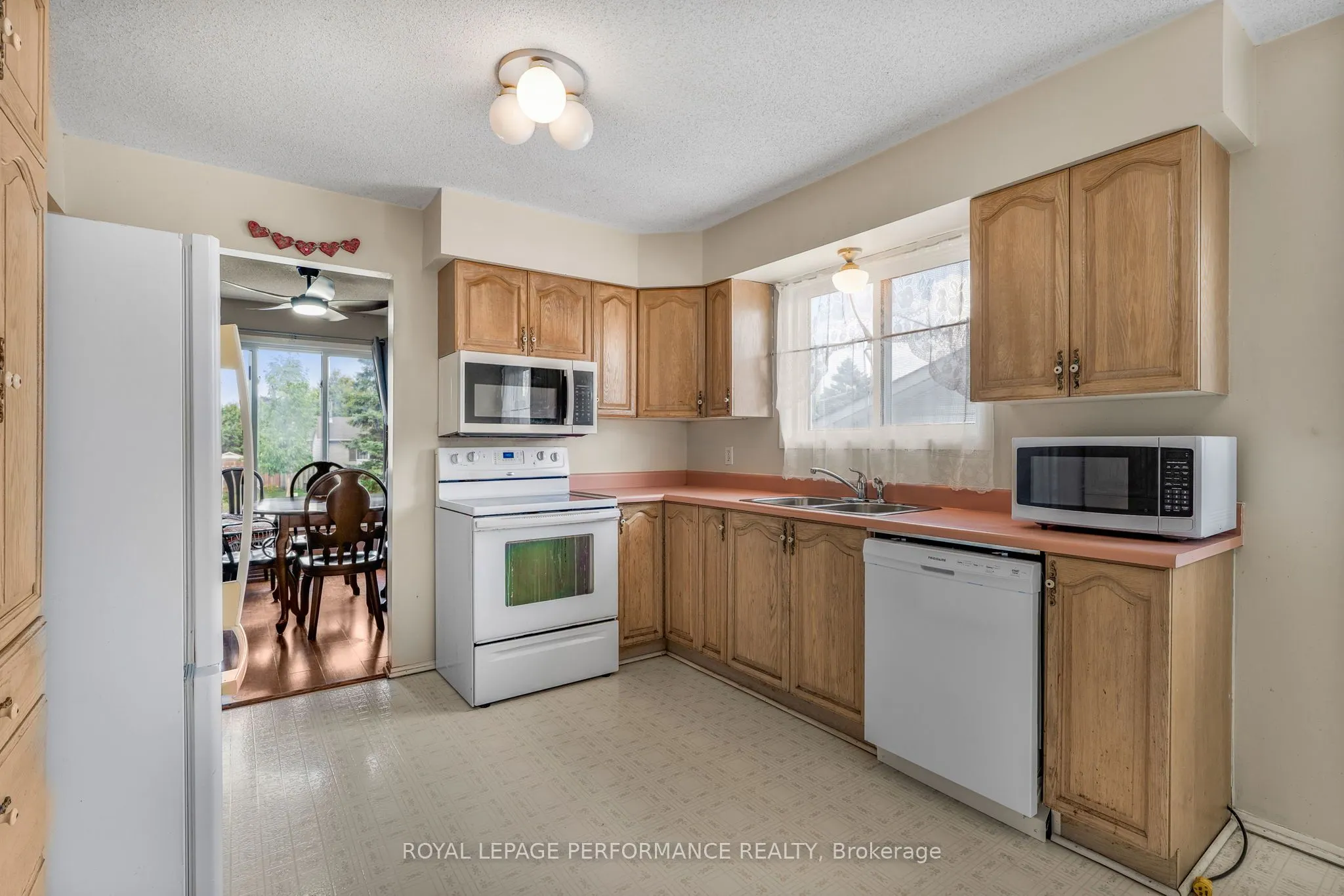 42 Chateau Crescent