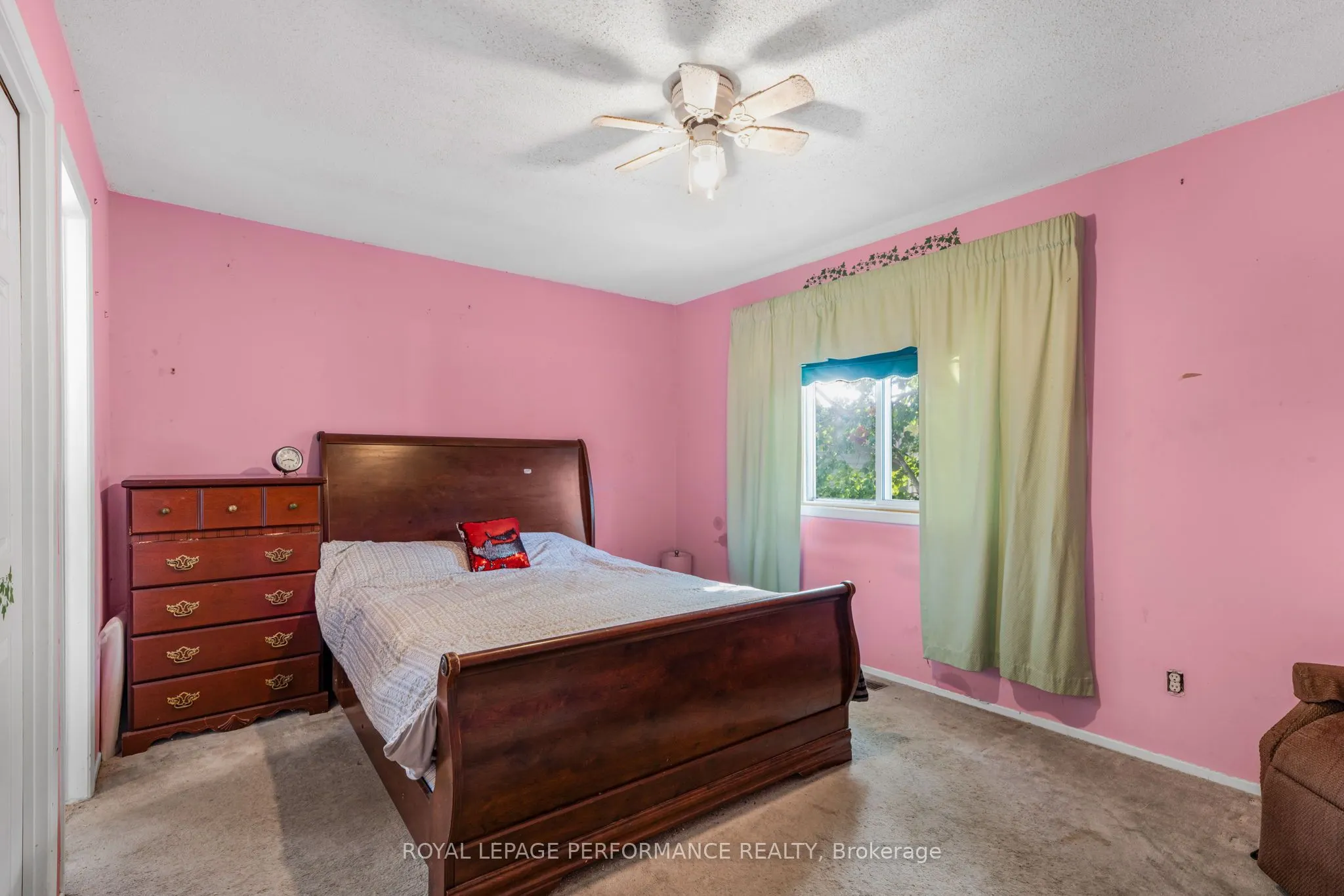 42 Chateau Crescent