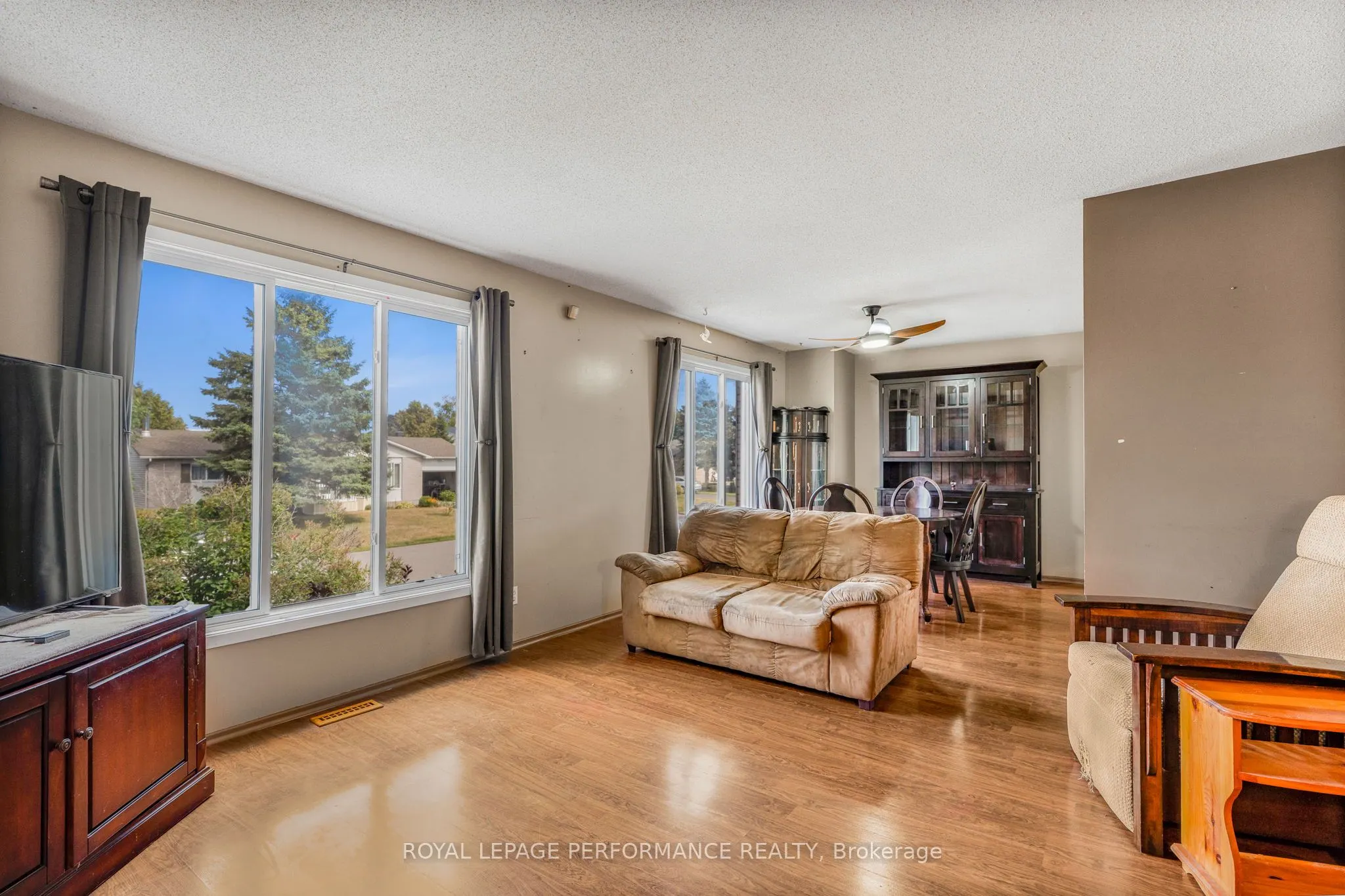 42 Chateau Crescent