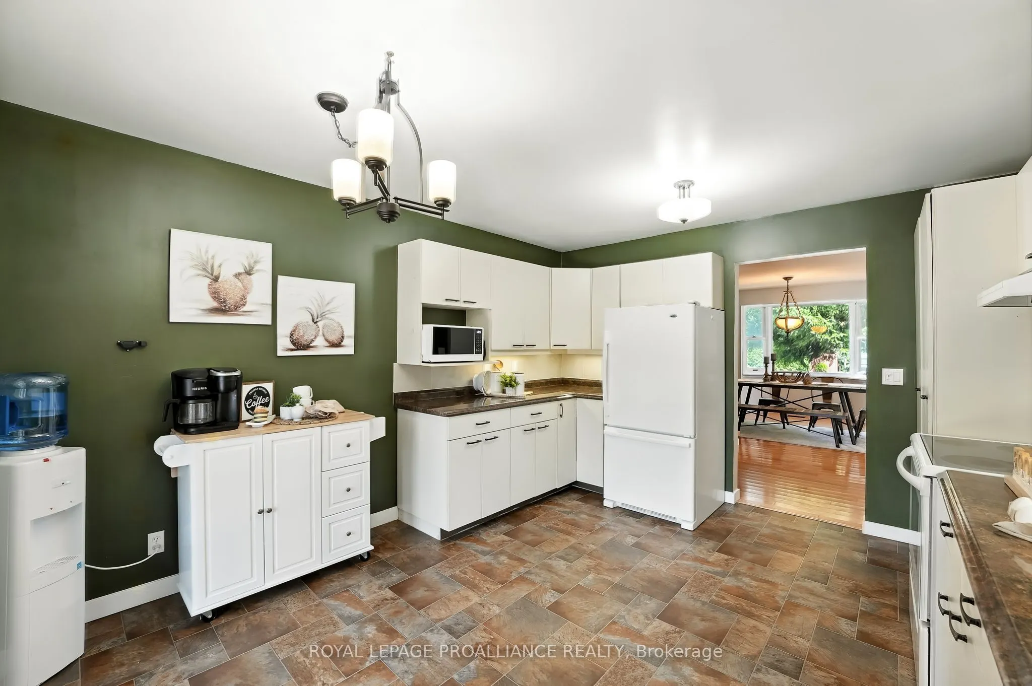 11 Iroquois Avenue