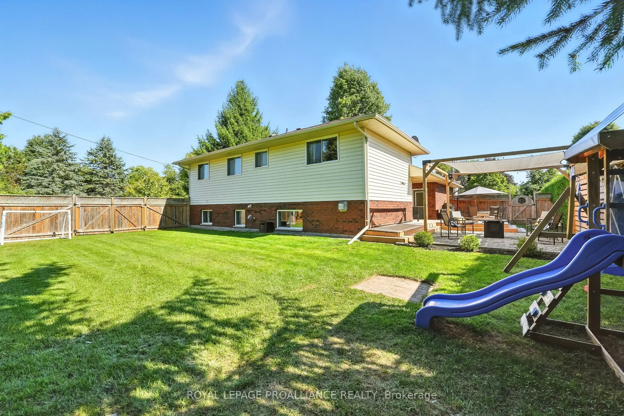 11 Iroquois Avenue