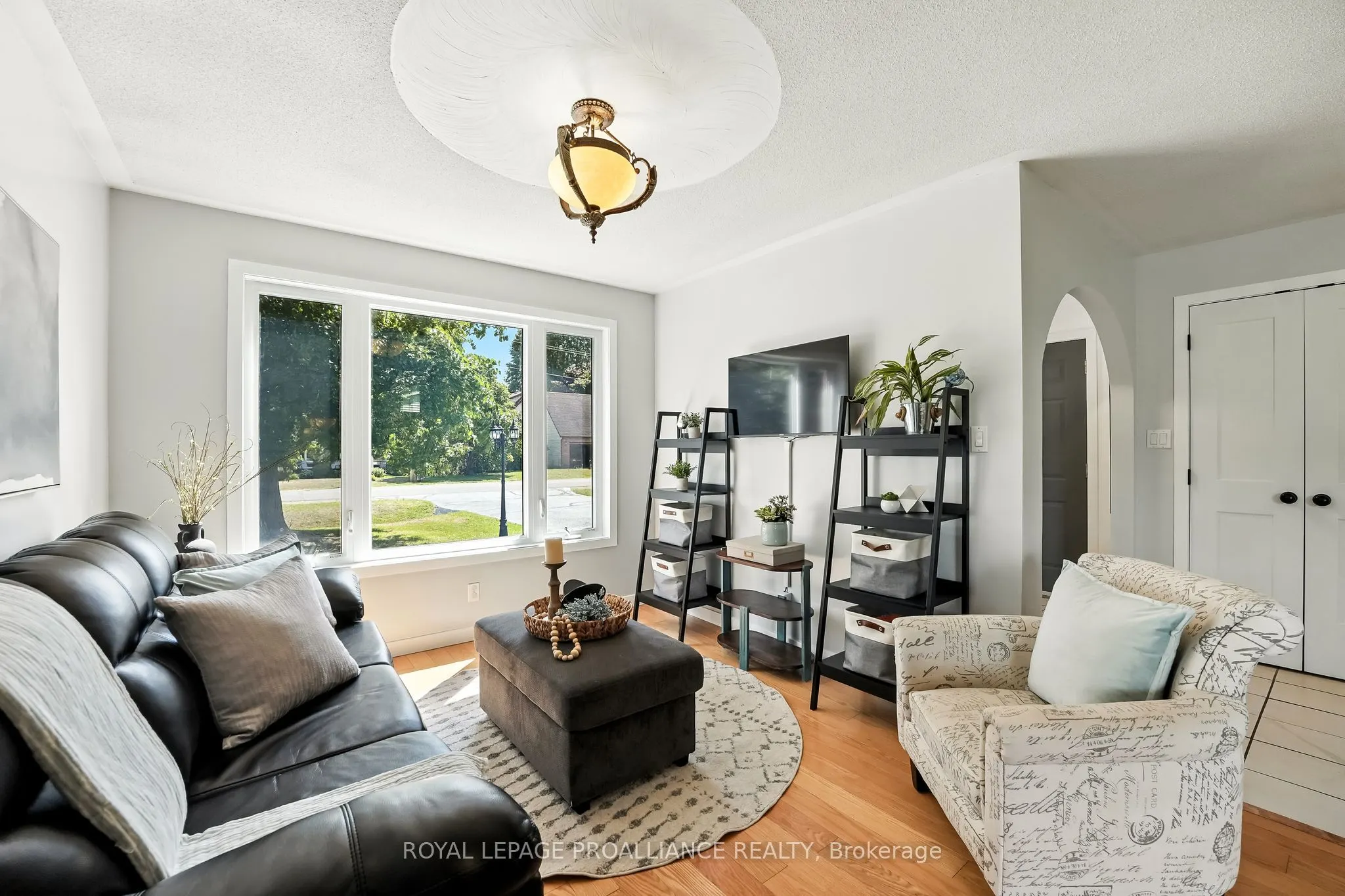 11 Iroquois Avenue