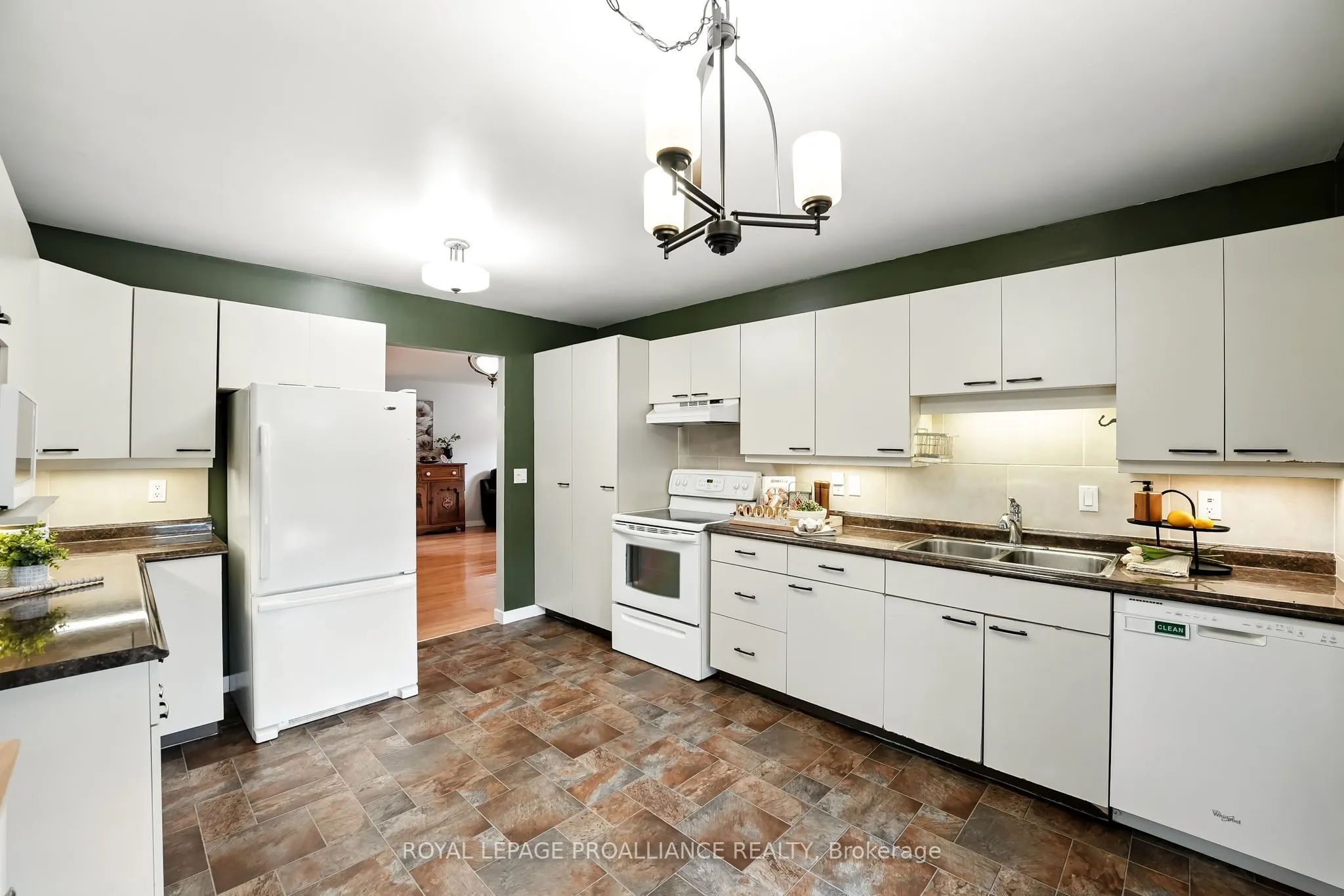 11 Iroquois Avenue