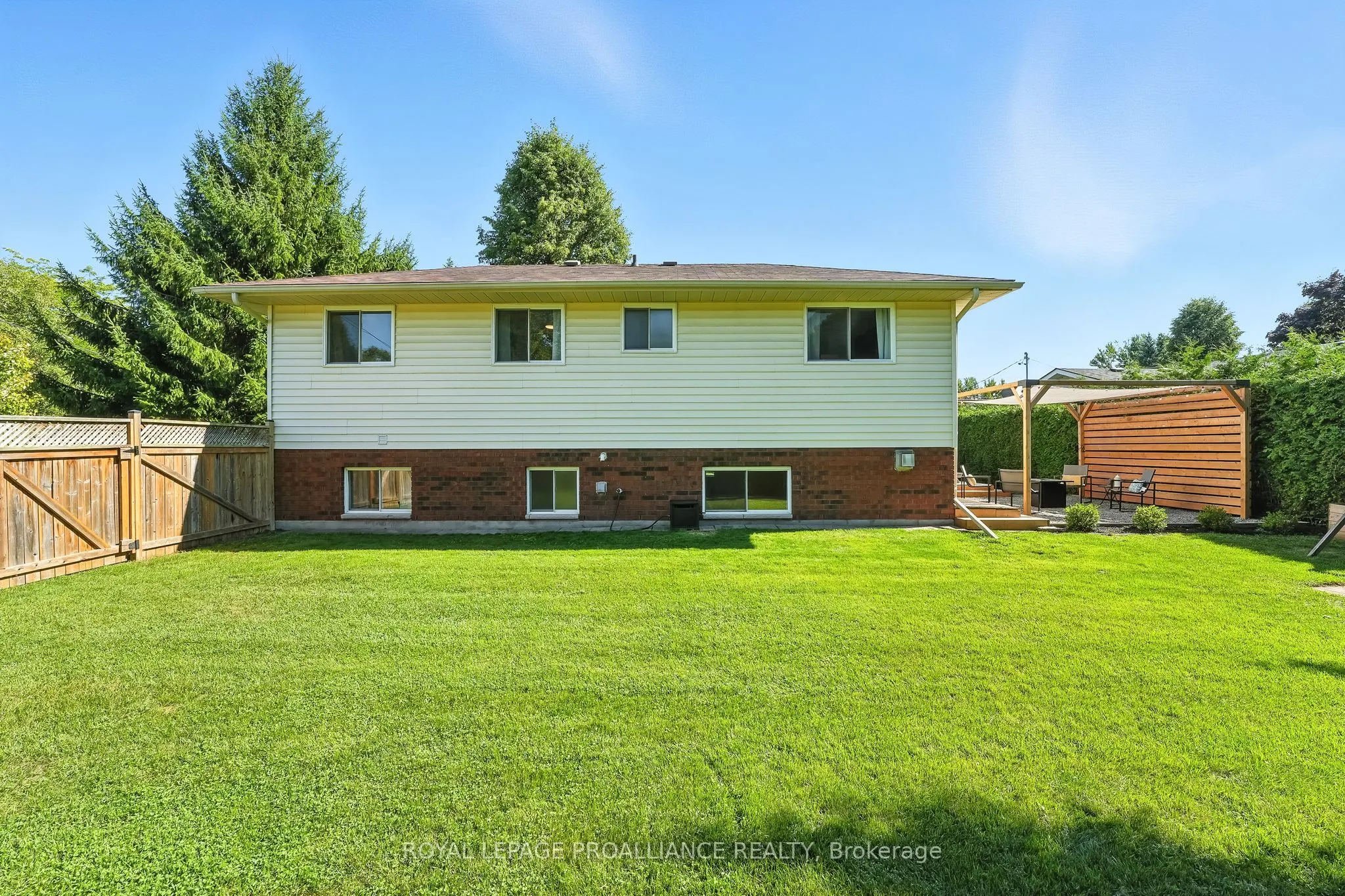 11 Iroquois Avenue