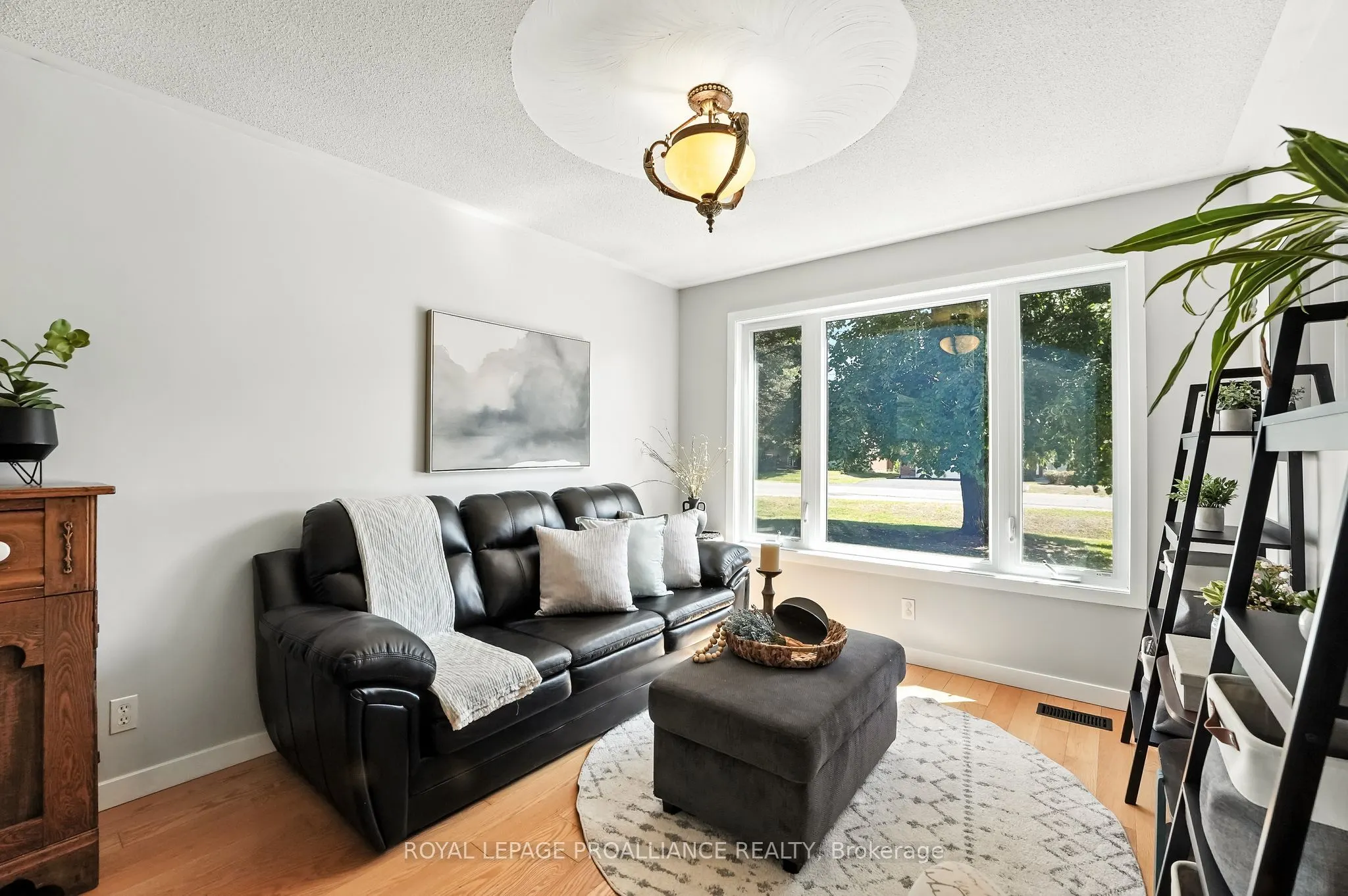 11 Iroquois Avenue