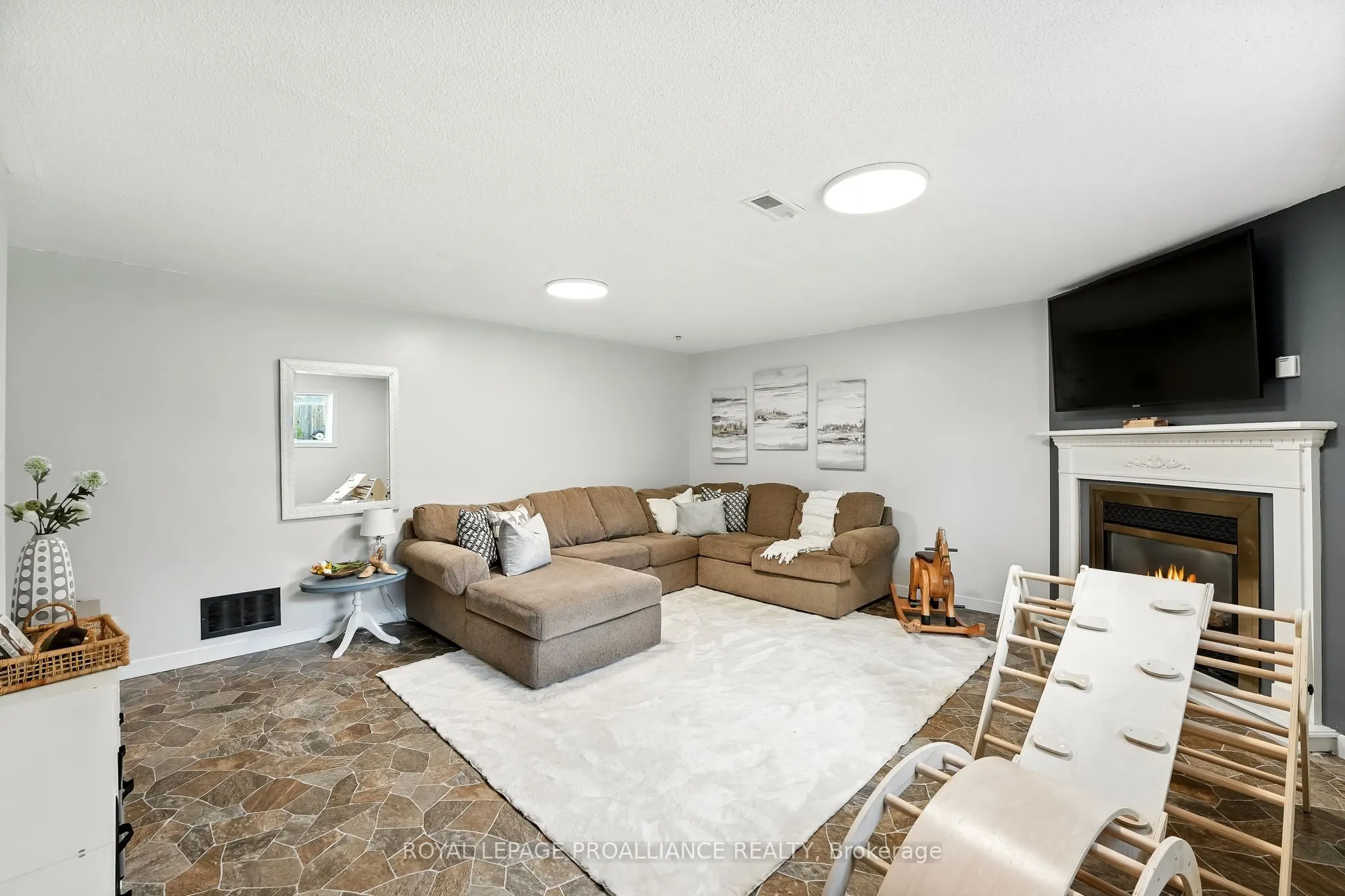 11 Iroquois Avenue