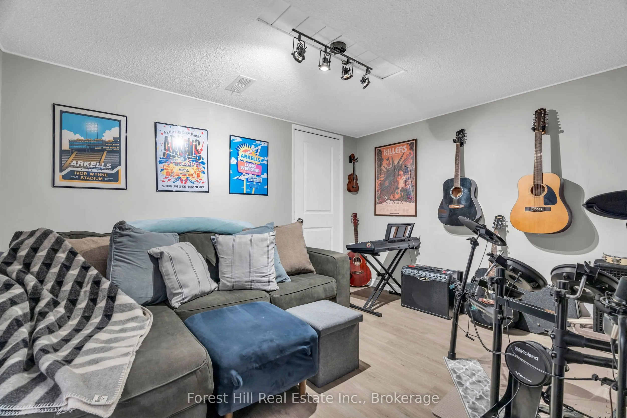 130 Pepperwood Crescent