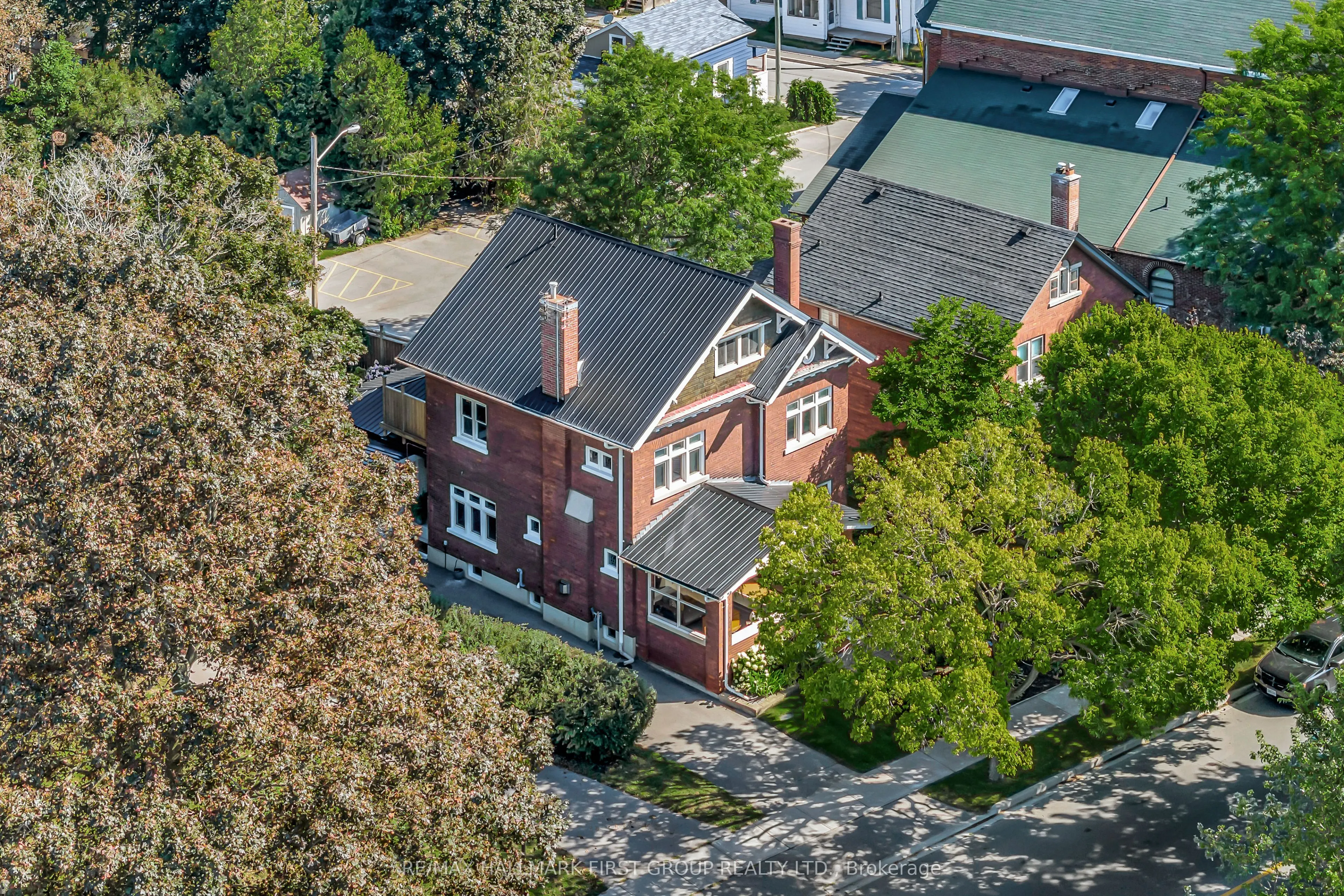 174 King Street W