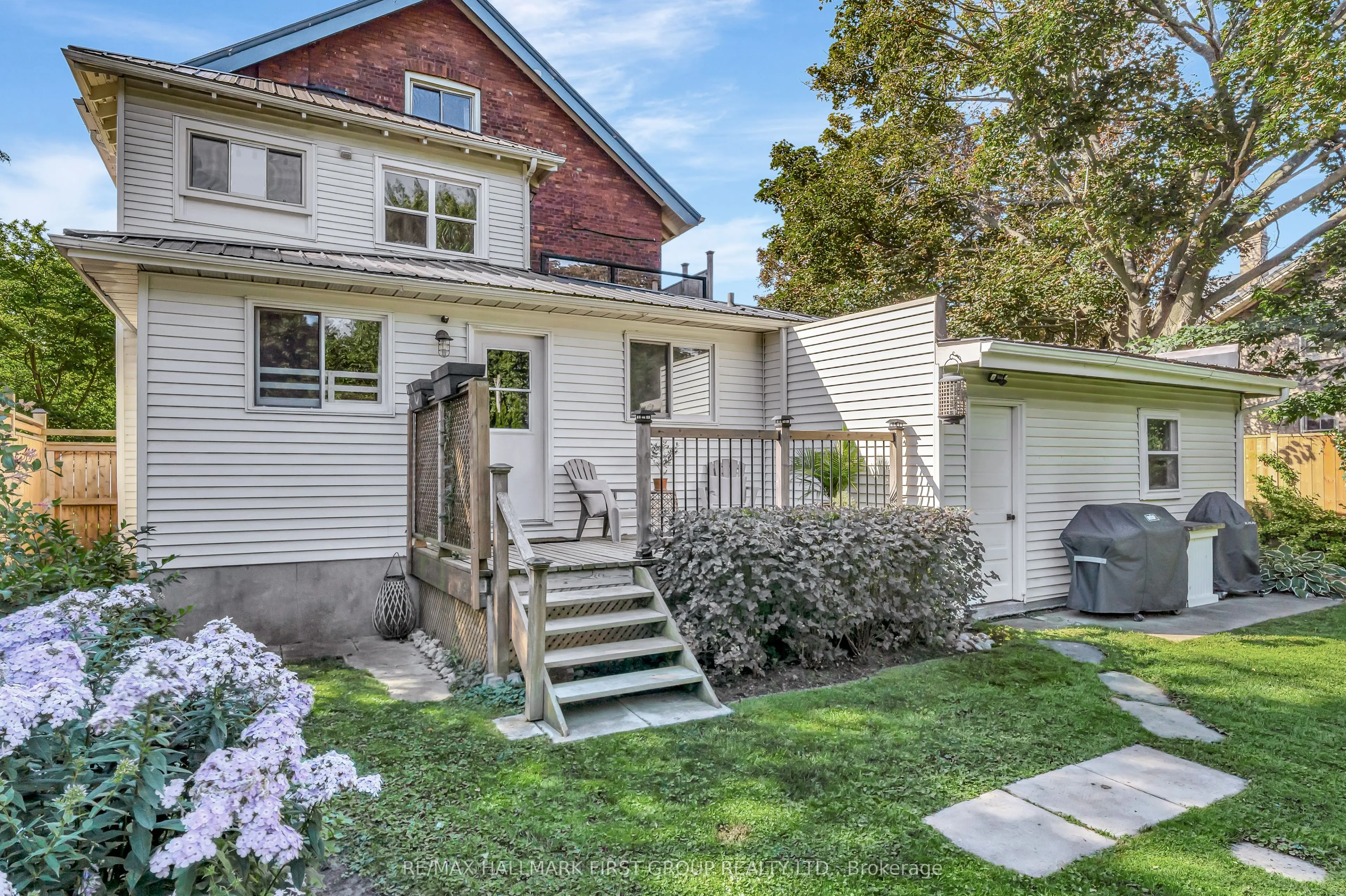 174 King Street W