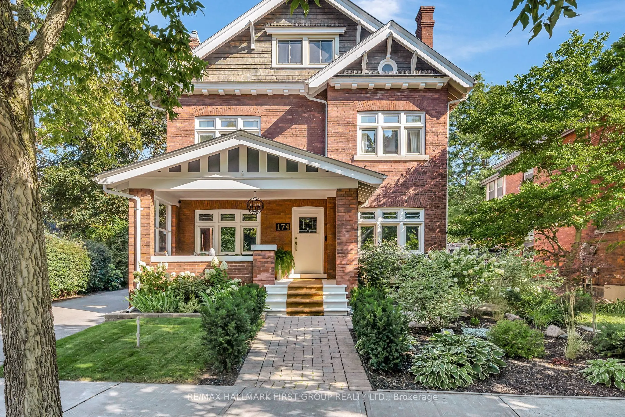 174 King Street W