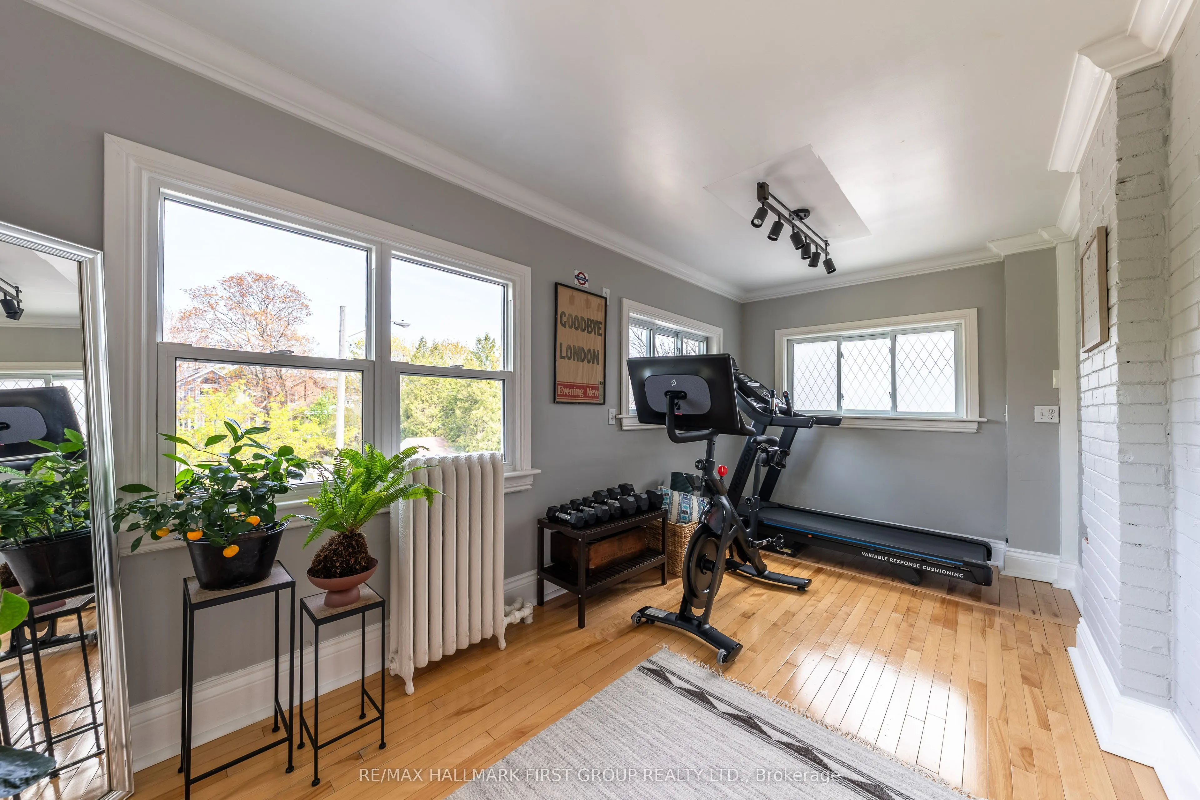 174 King Street W