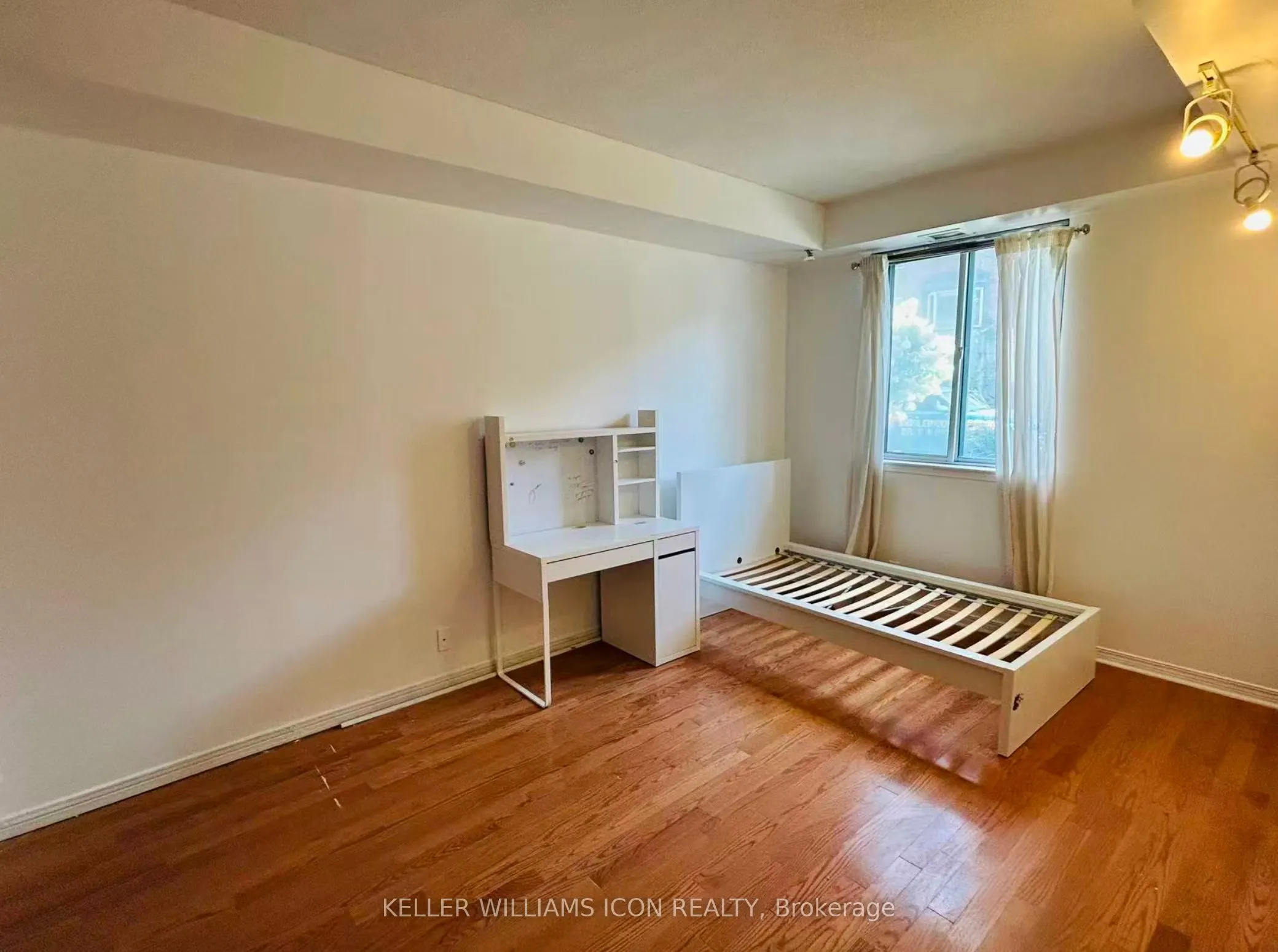 429 Somerset Street W, #105