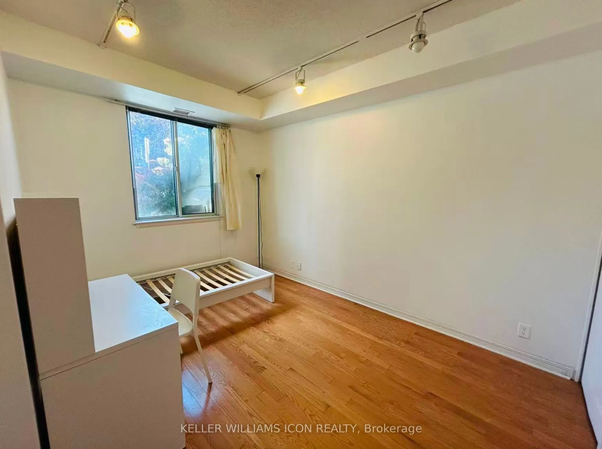 429 Somerset Street W, #105