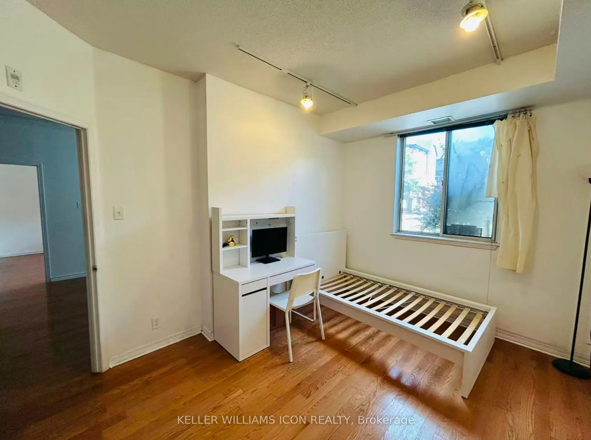 429 Somerset Street W, #105