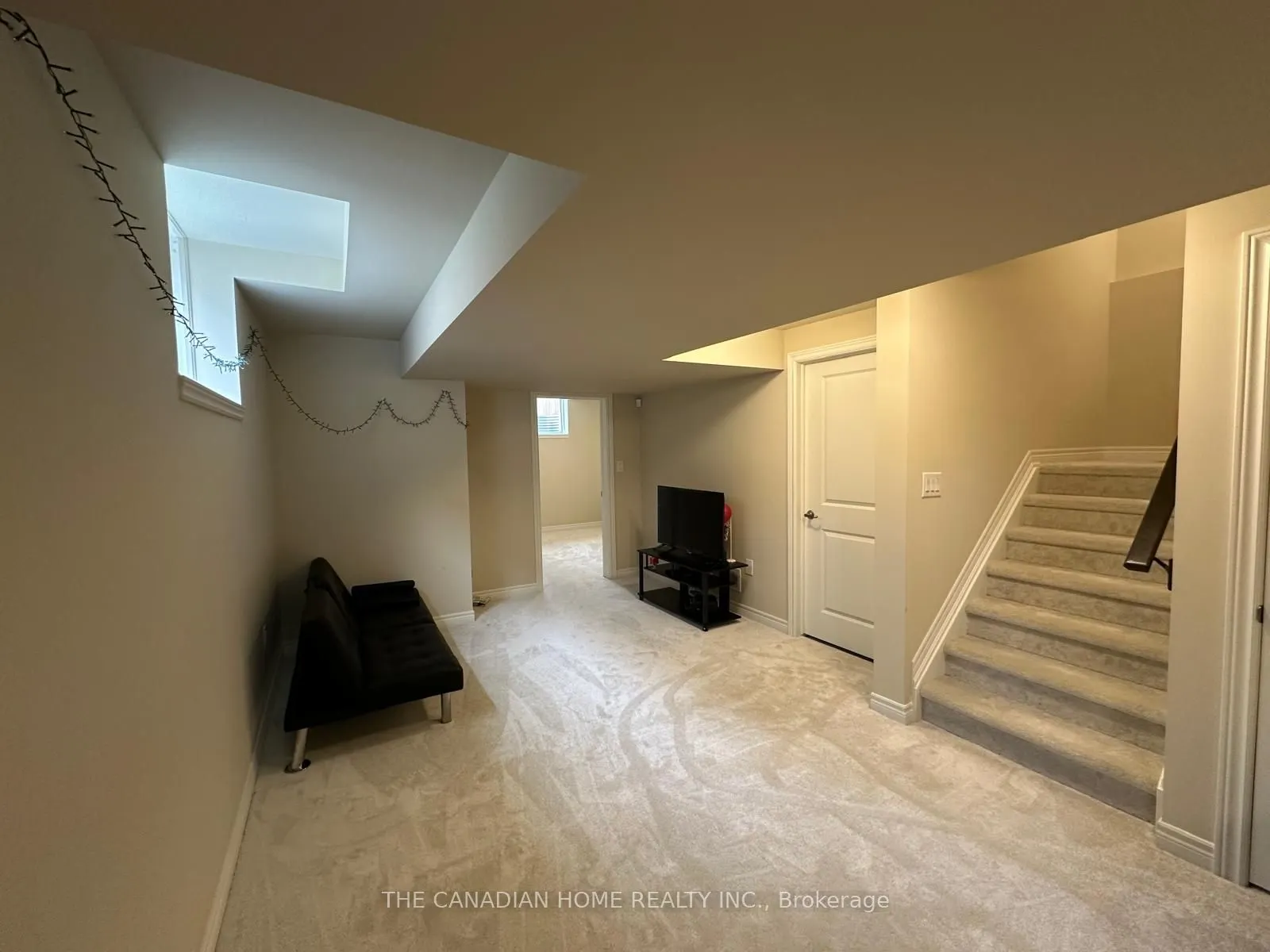 19 HAWTHORN Avenue
