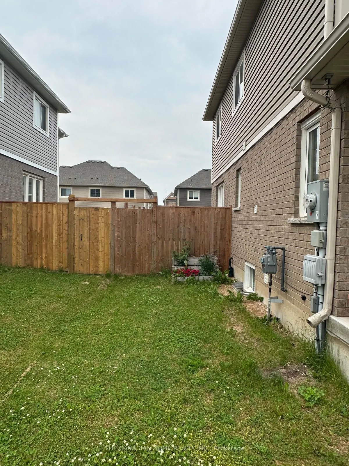 19 HAWTHORN Avenue