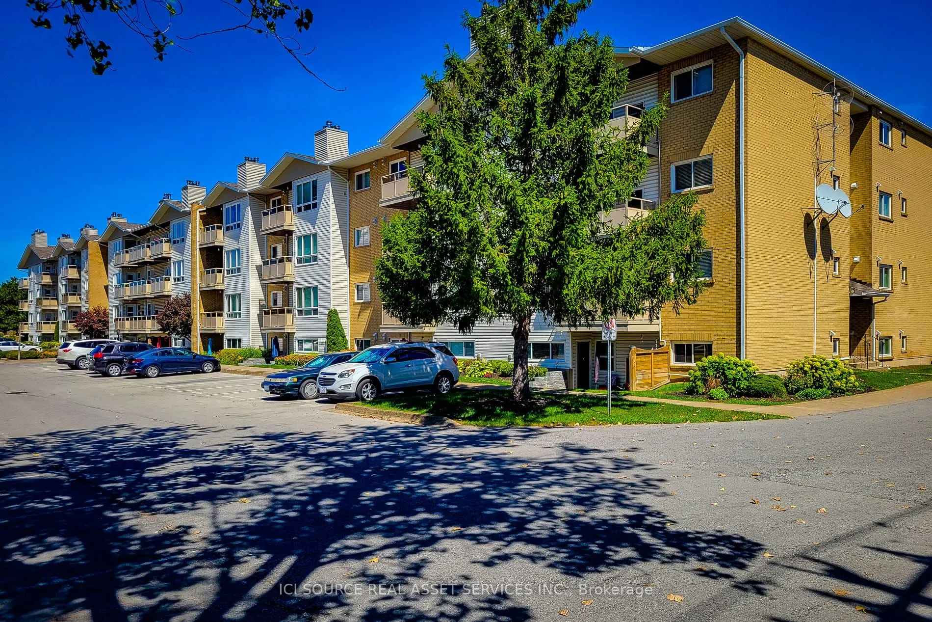78 Roehampton Avenue, #411