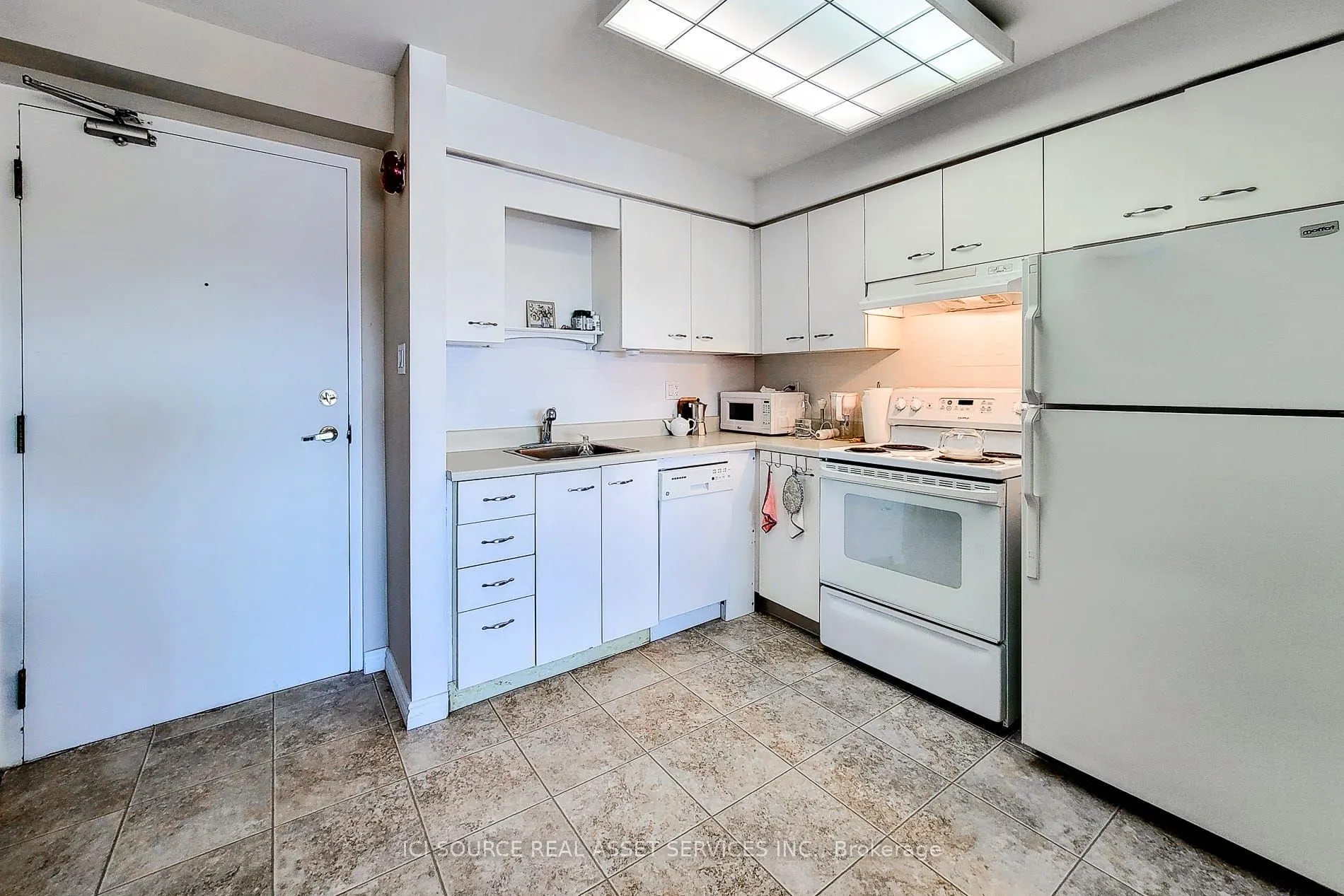 78 Roehampton Avenue, #411