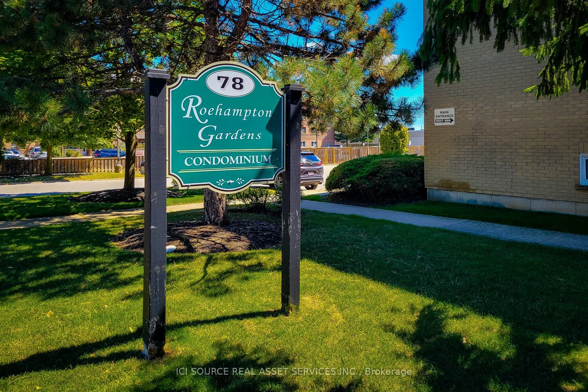 78 Roehampton Avenue, #411
