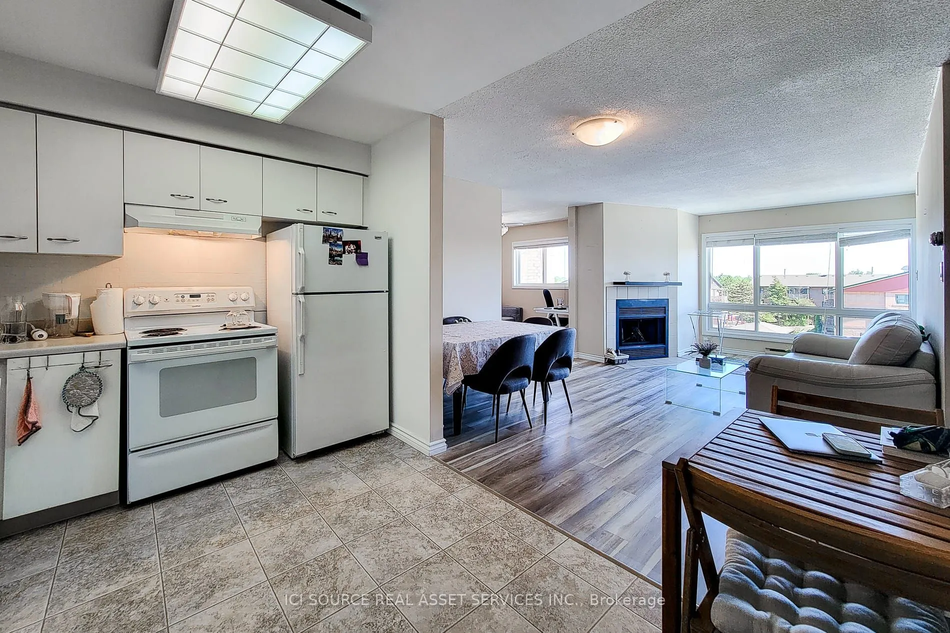 78 Roehampton Avenue, #411
