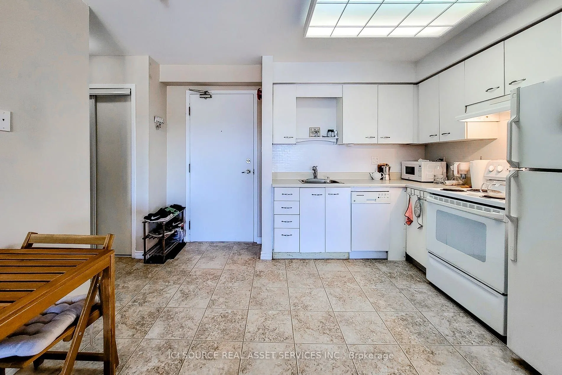 78 Roehampton Avenue, #411
