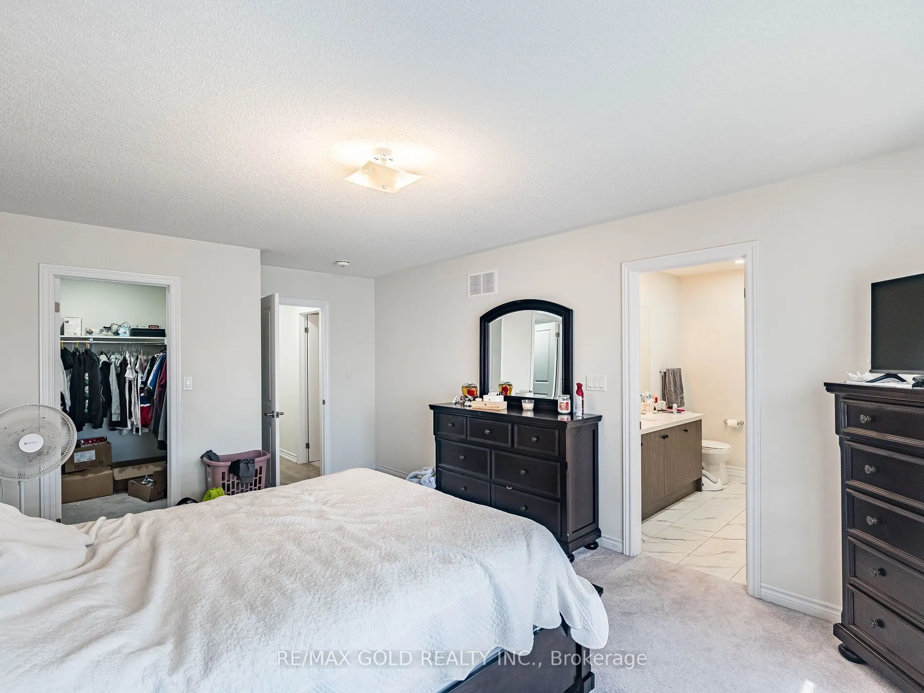 17 Cottonwood Crescent