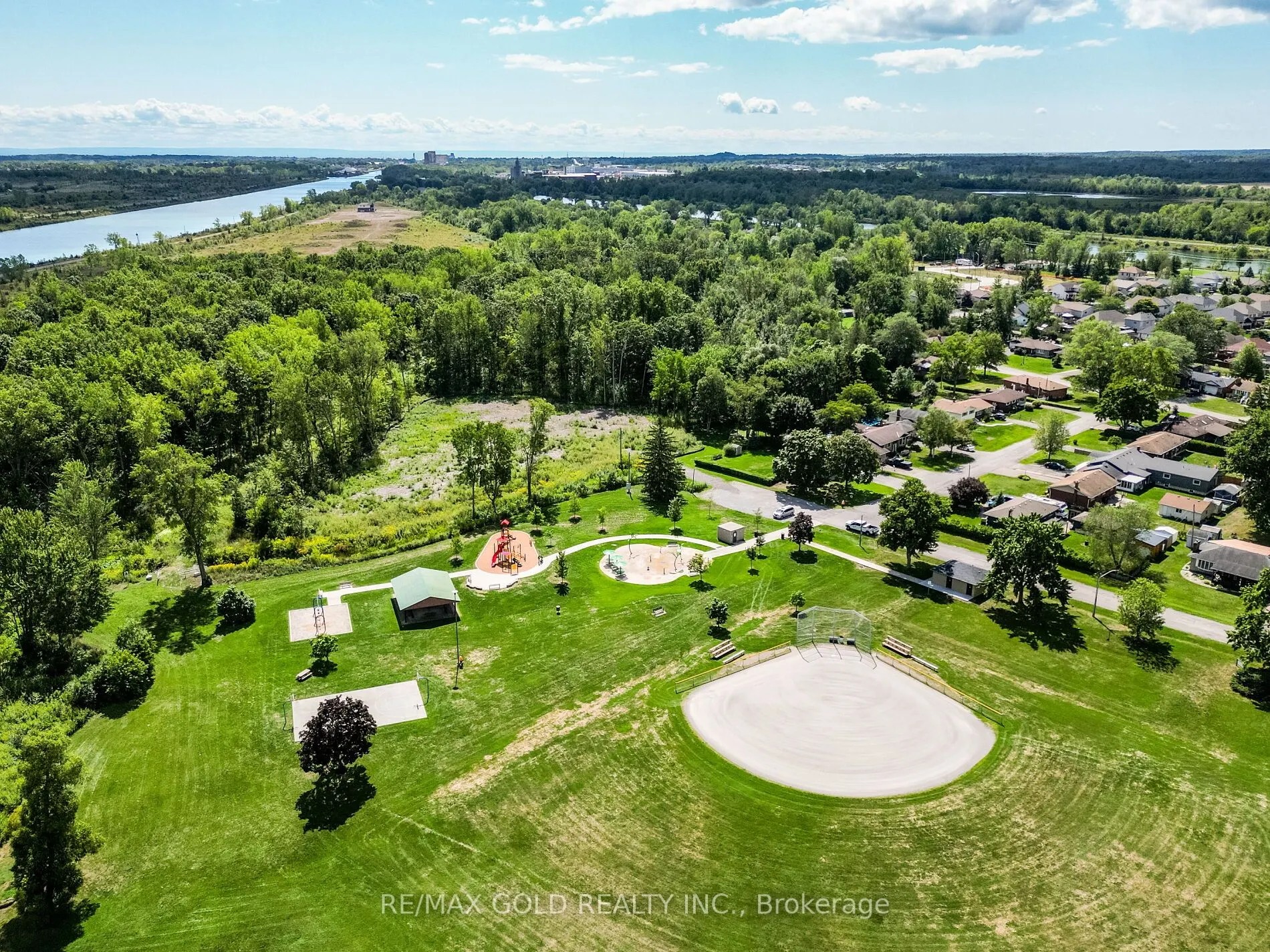 17 Cottonwood Crescent