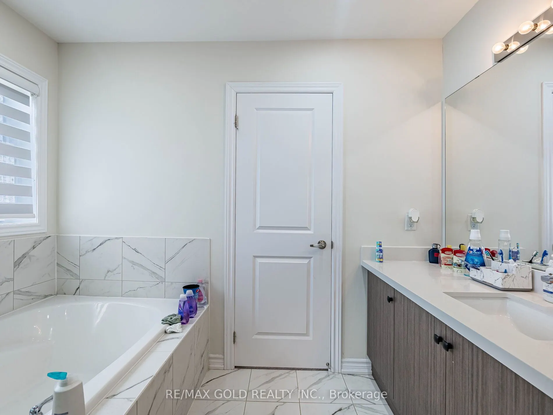 17 Cottonwood Crescent