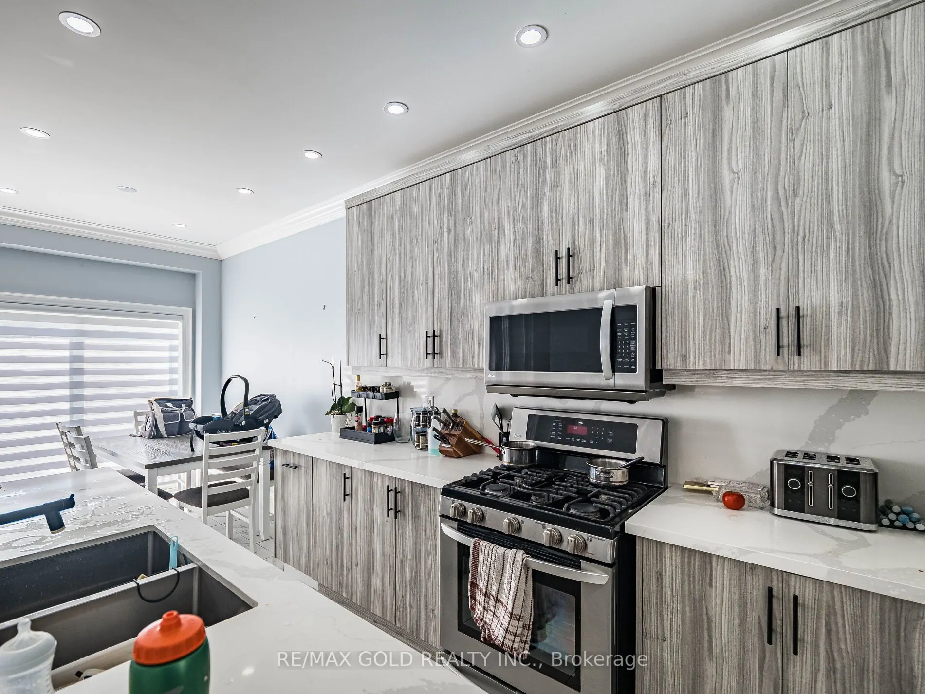 17 Cottonwood Crescent