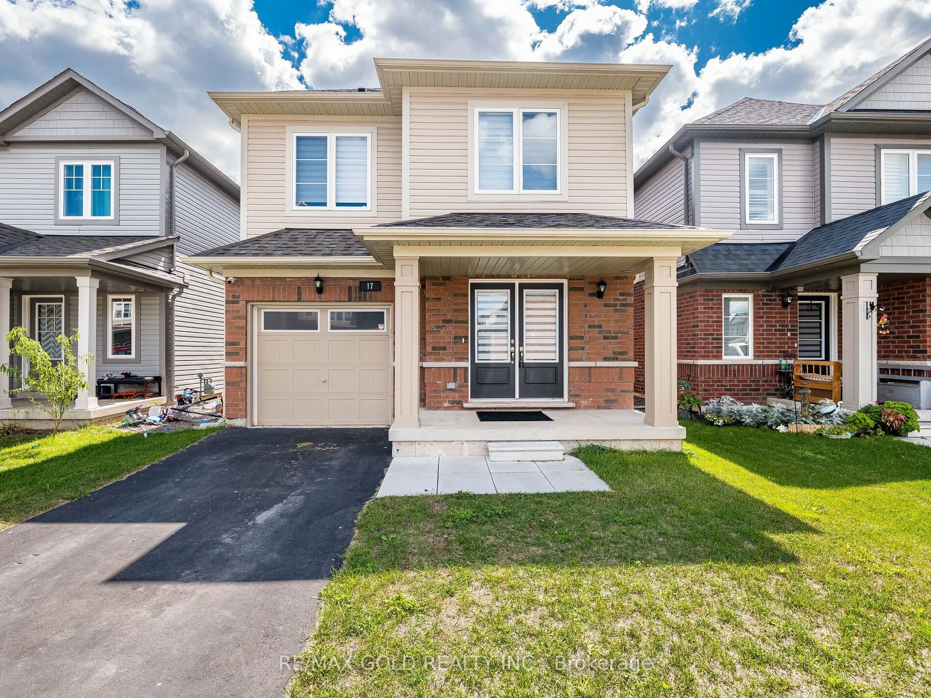 17 Cottonwood Crescent