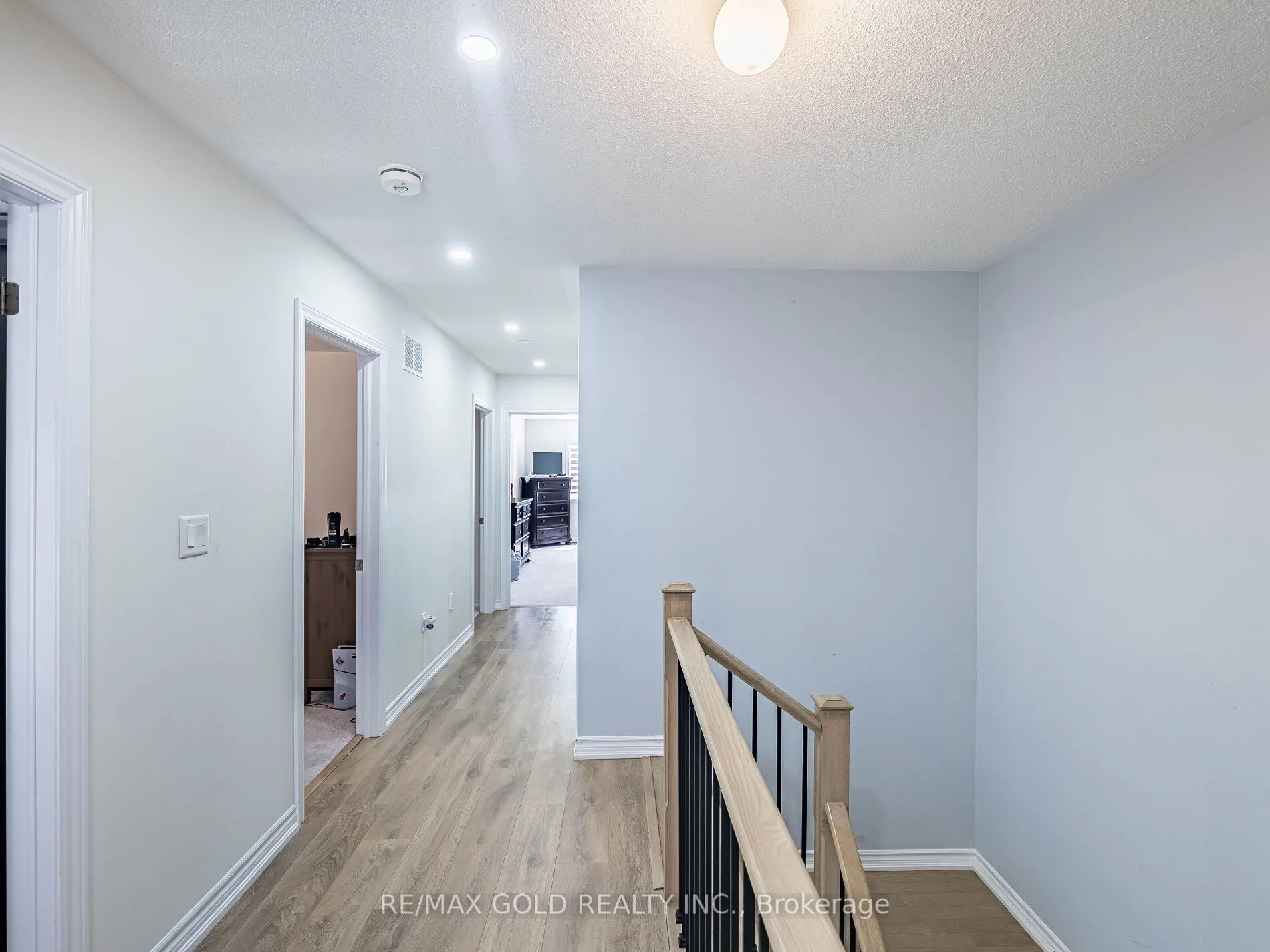 17 Cottonwood Crescent