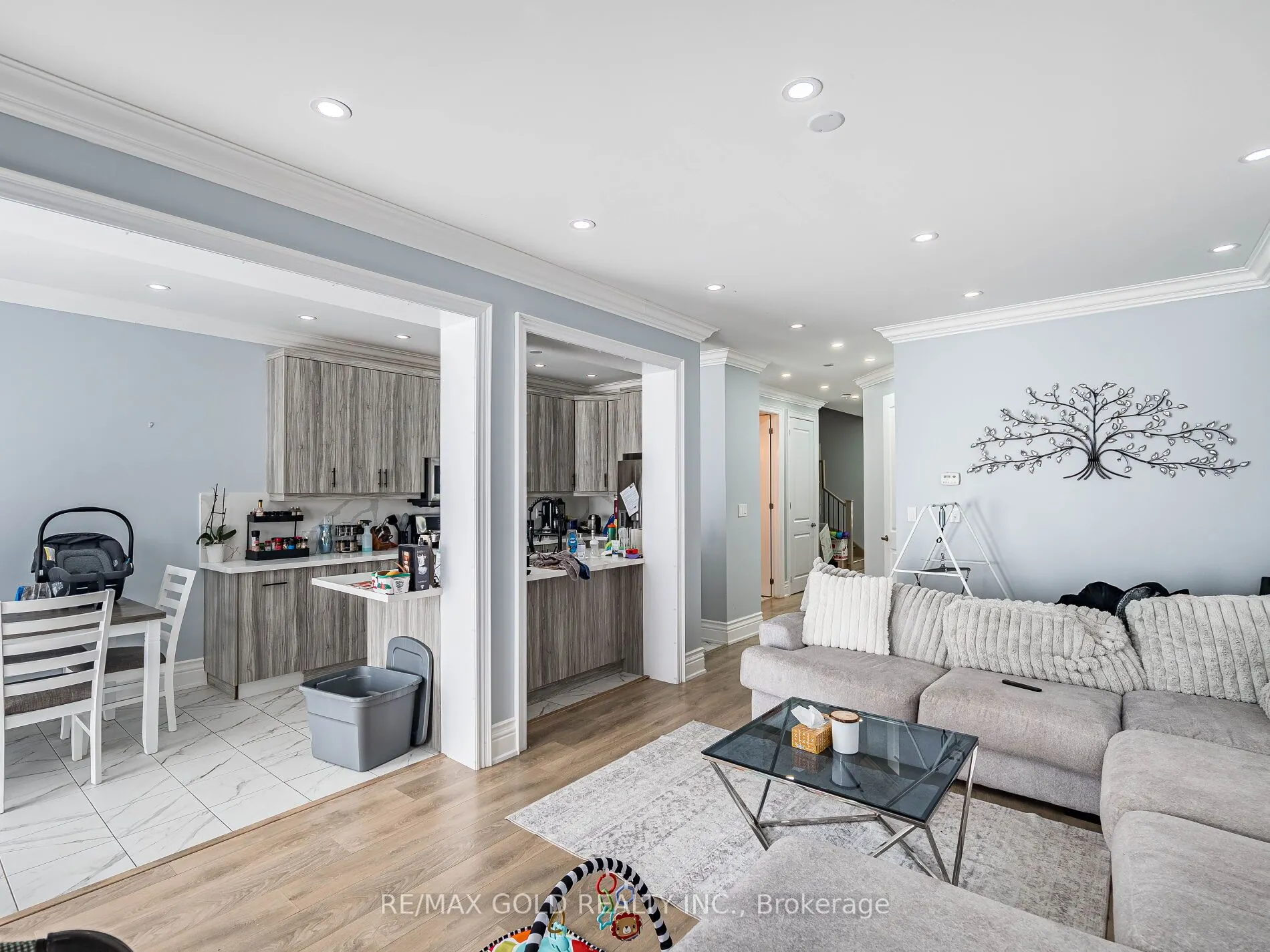 17 Cottonwood Crescent