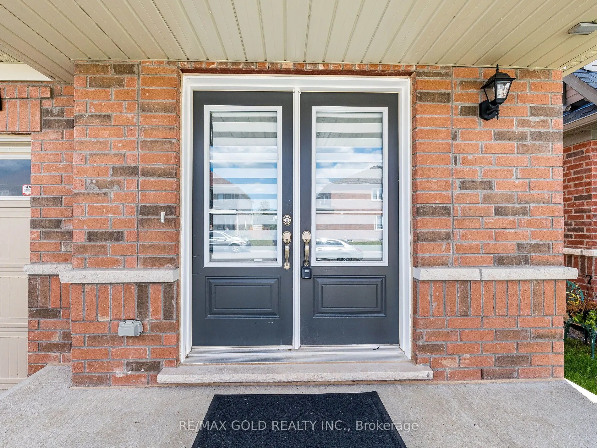 17 Cottonwood Crescent