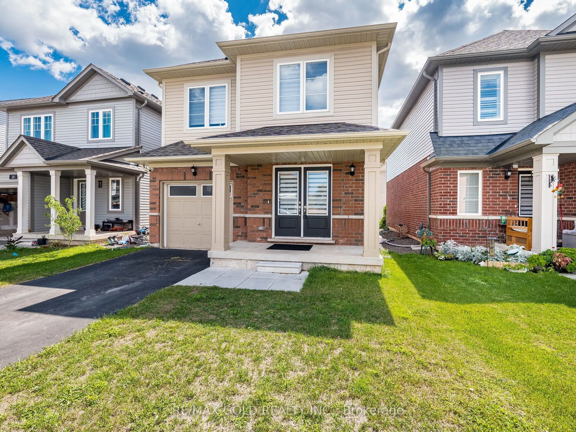 17 Cottonwood Crescent