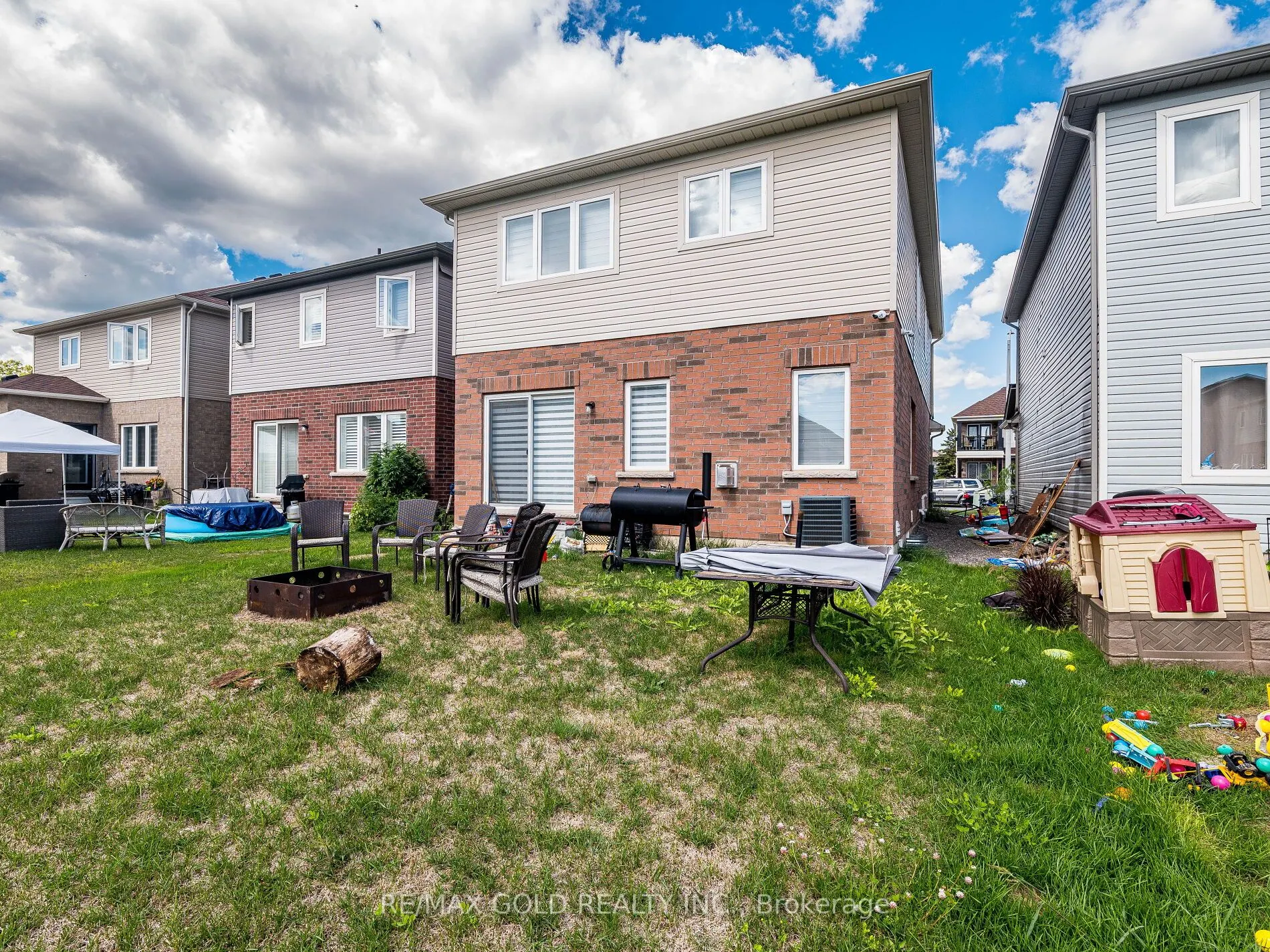 17 Cottonwood Crescent